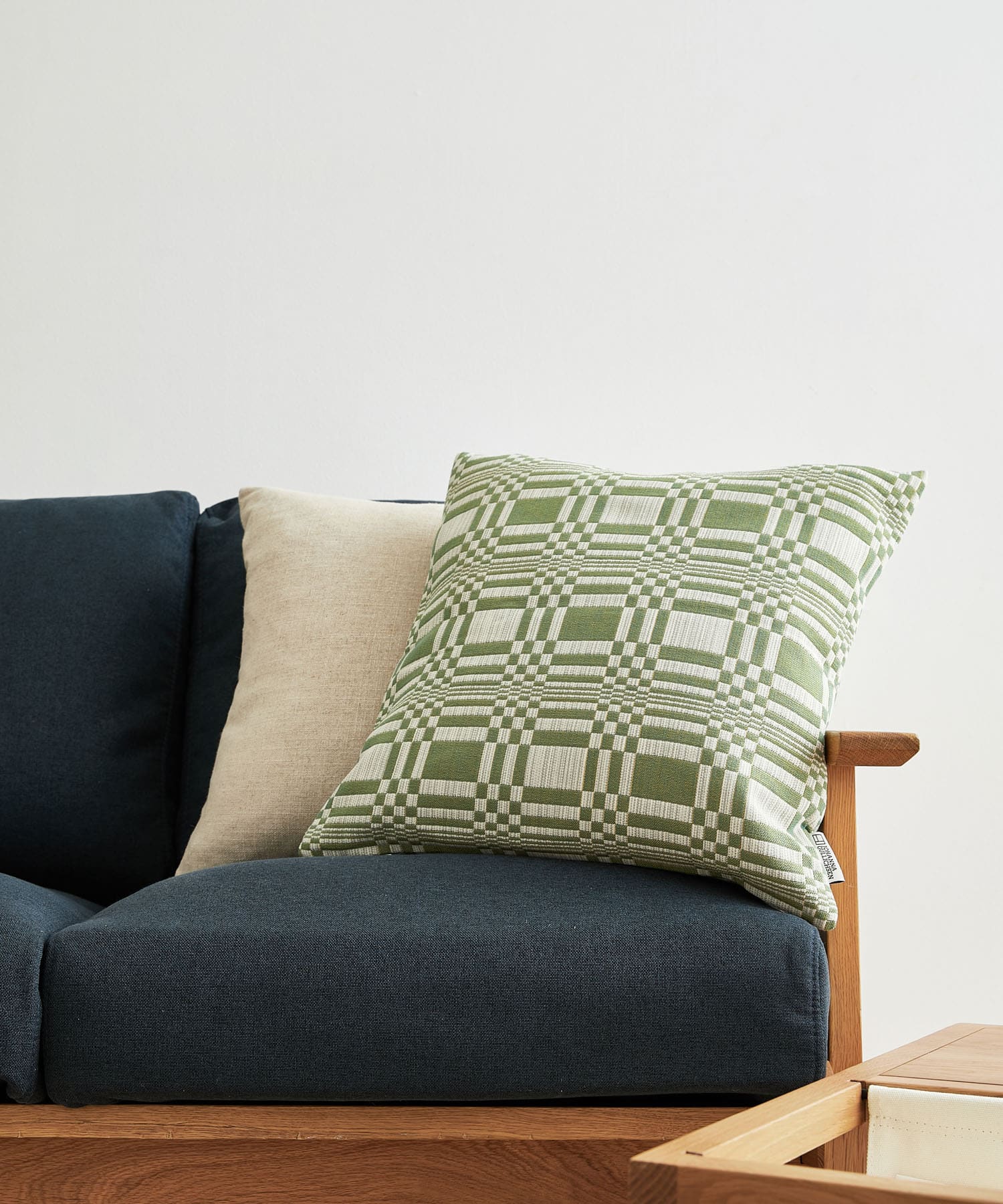 JOHANNA GULLICHSEN　ZippedCushionCover Doris Almond -