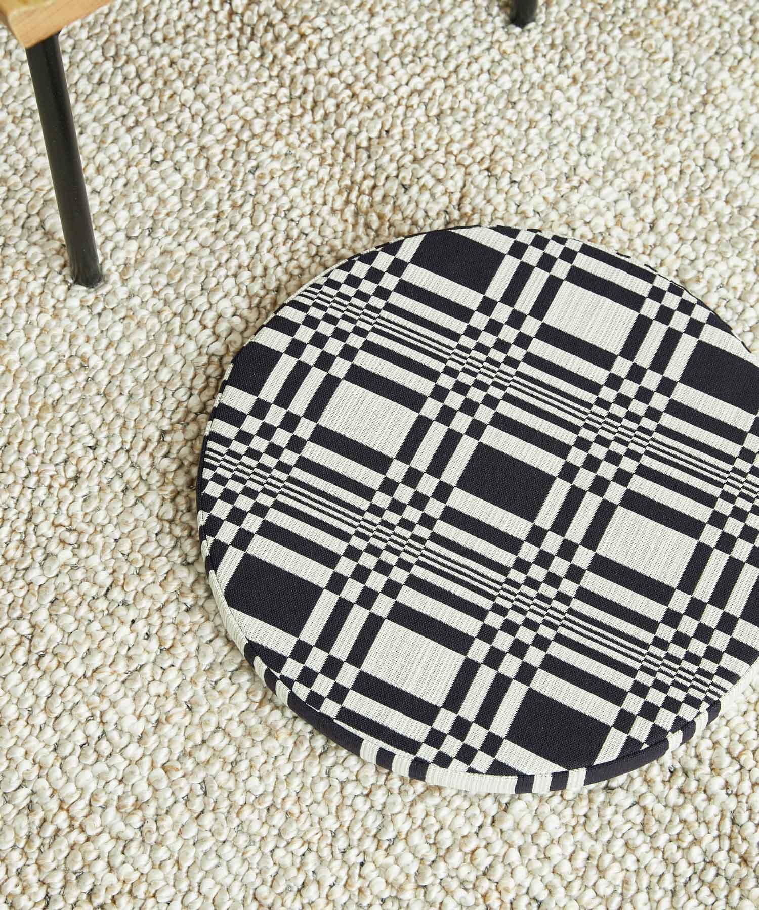 JOHANNA GULLICHSEN　Discushion Doris Black -