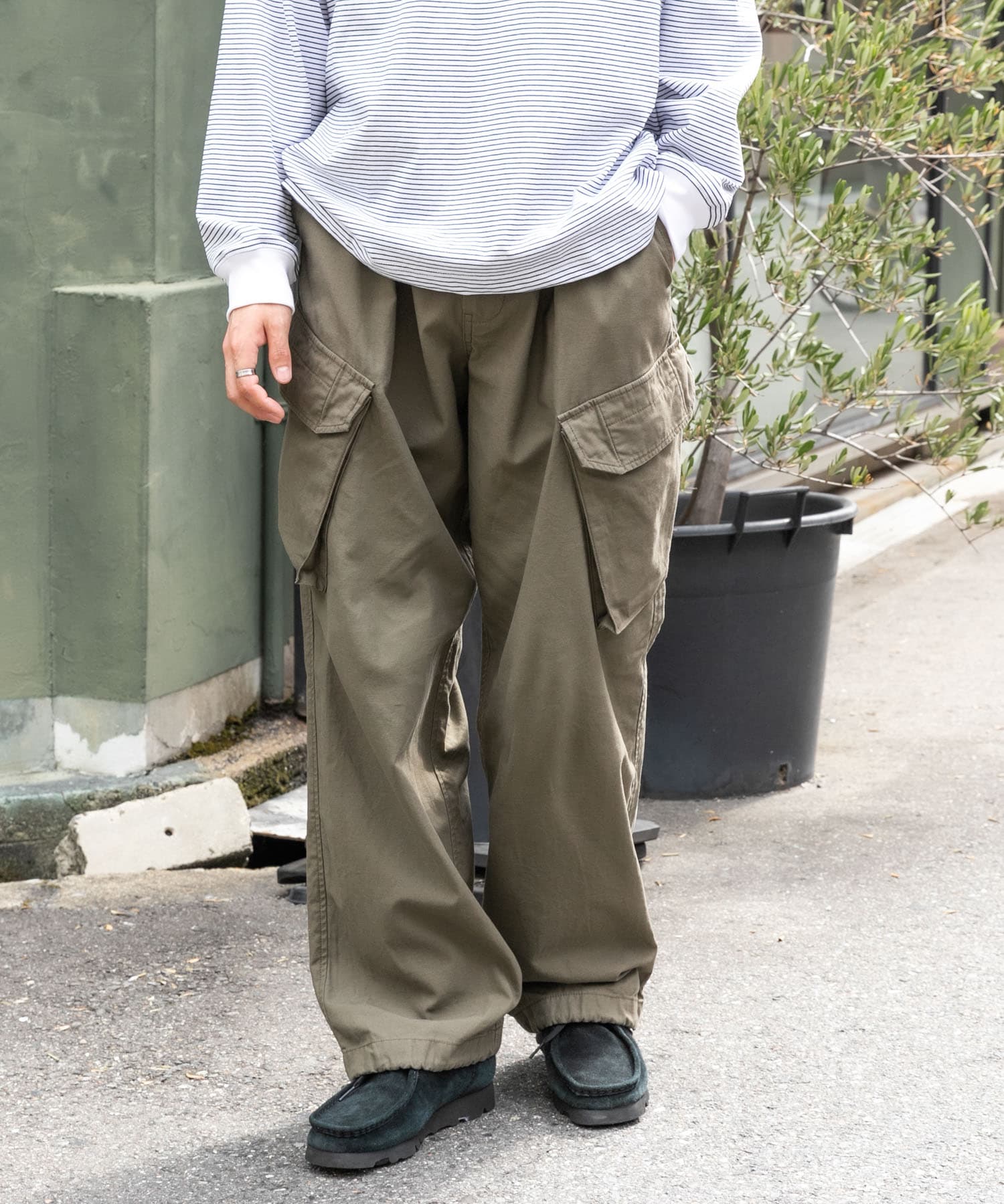 KHAKI