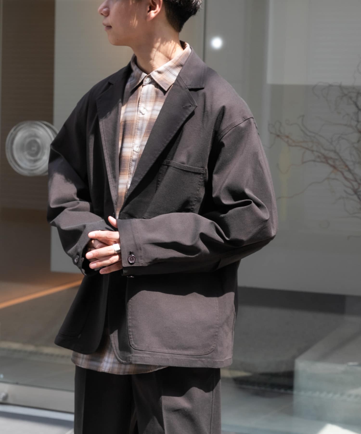 DARK BROWN
