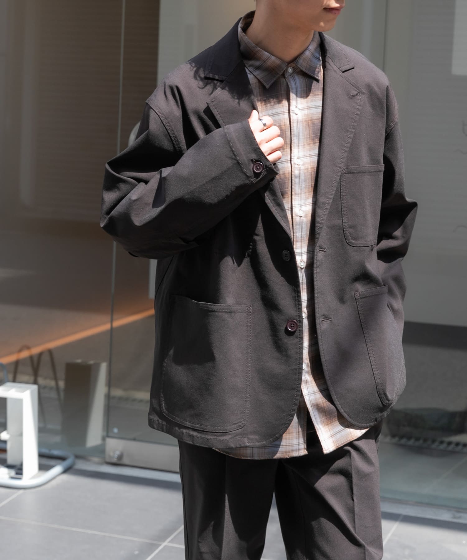 DARK BROWN
