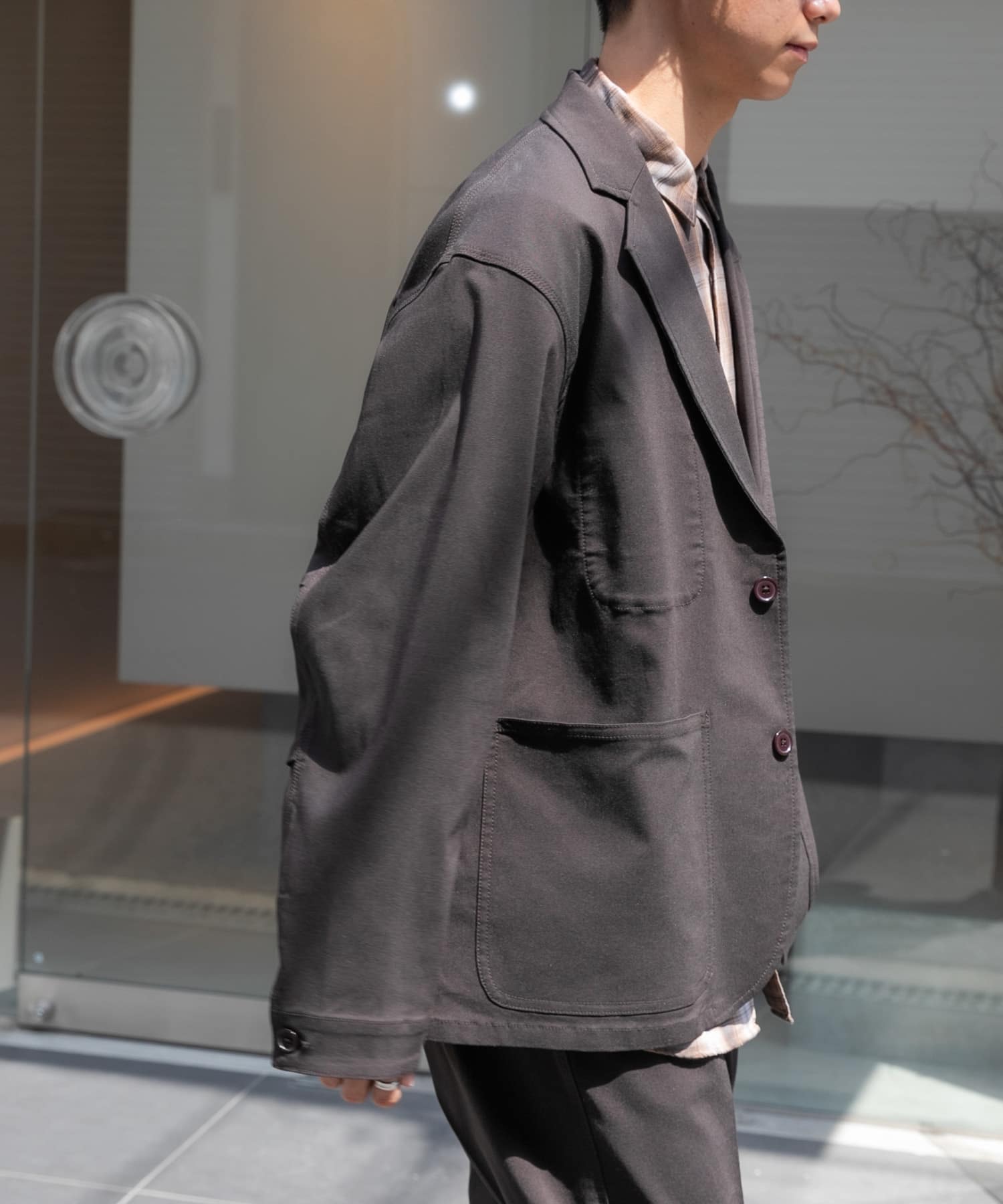 DARK BROWN