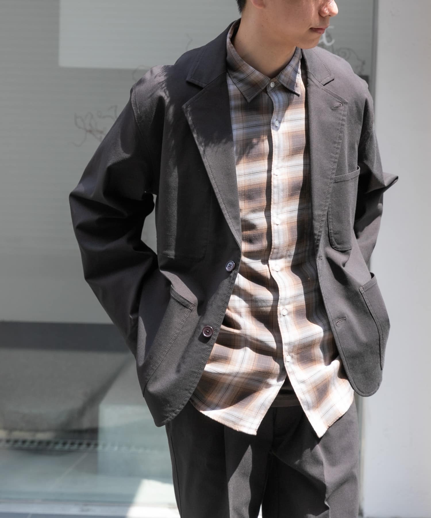 DARK BROWN