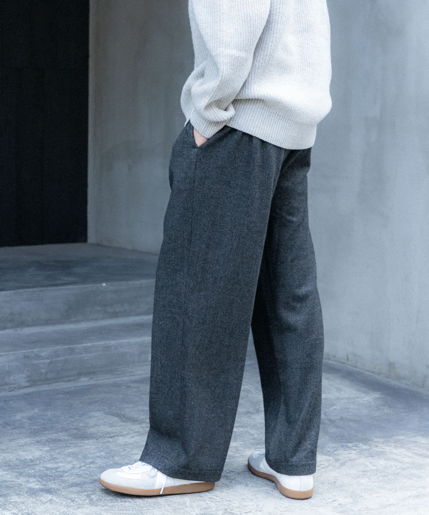 GRAY
