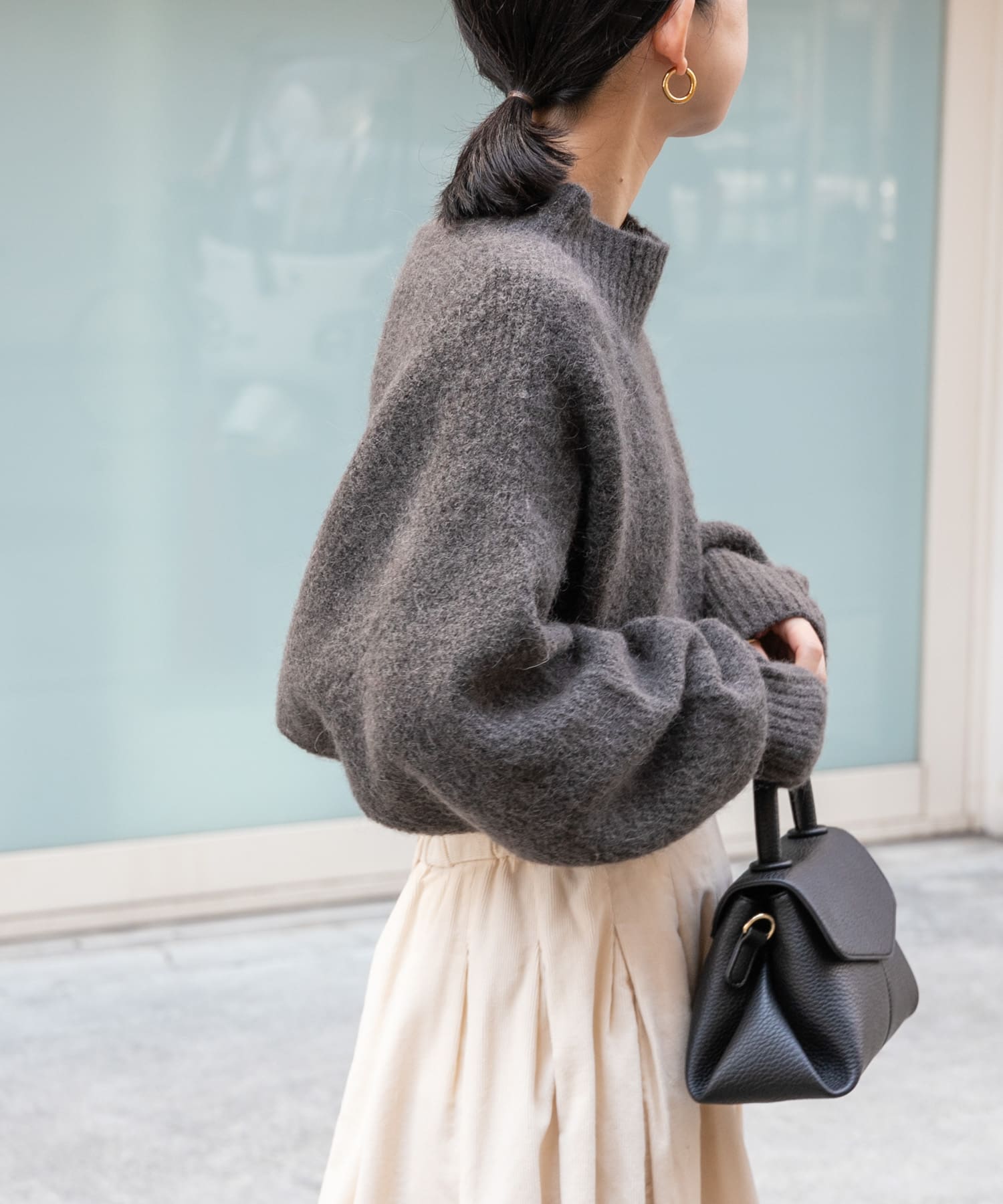 DARK BROWN