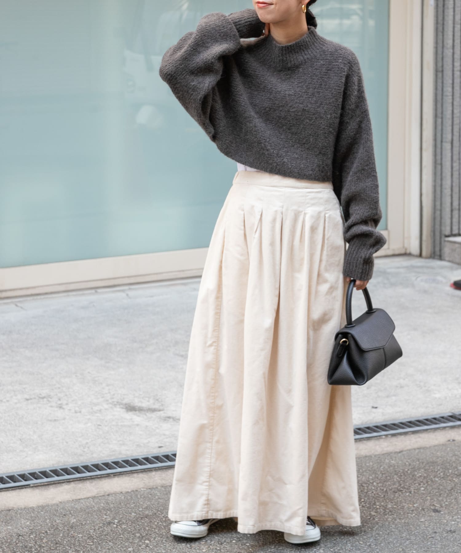 DARK BROWN