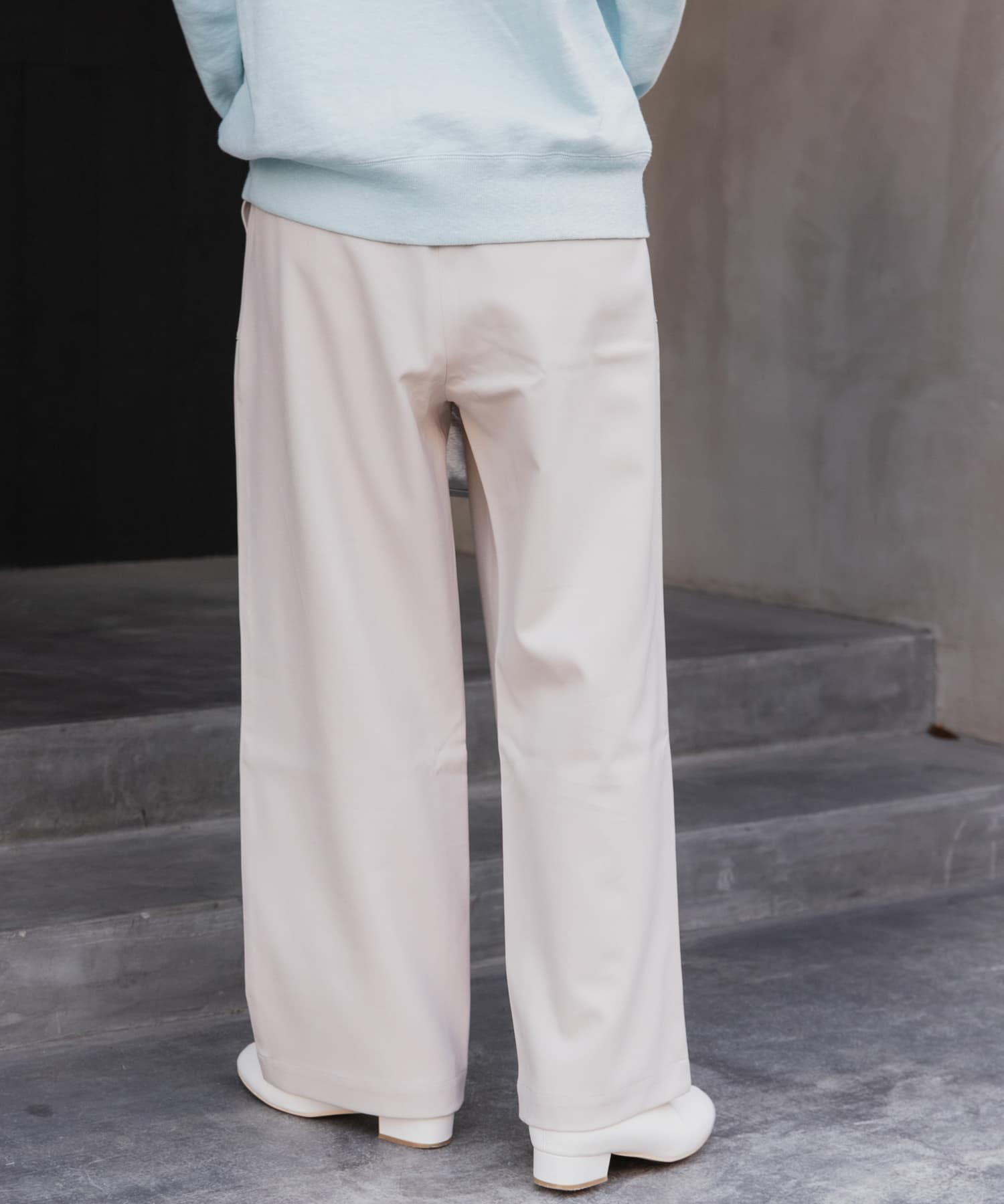 LIGHTBEIGE