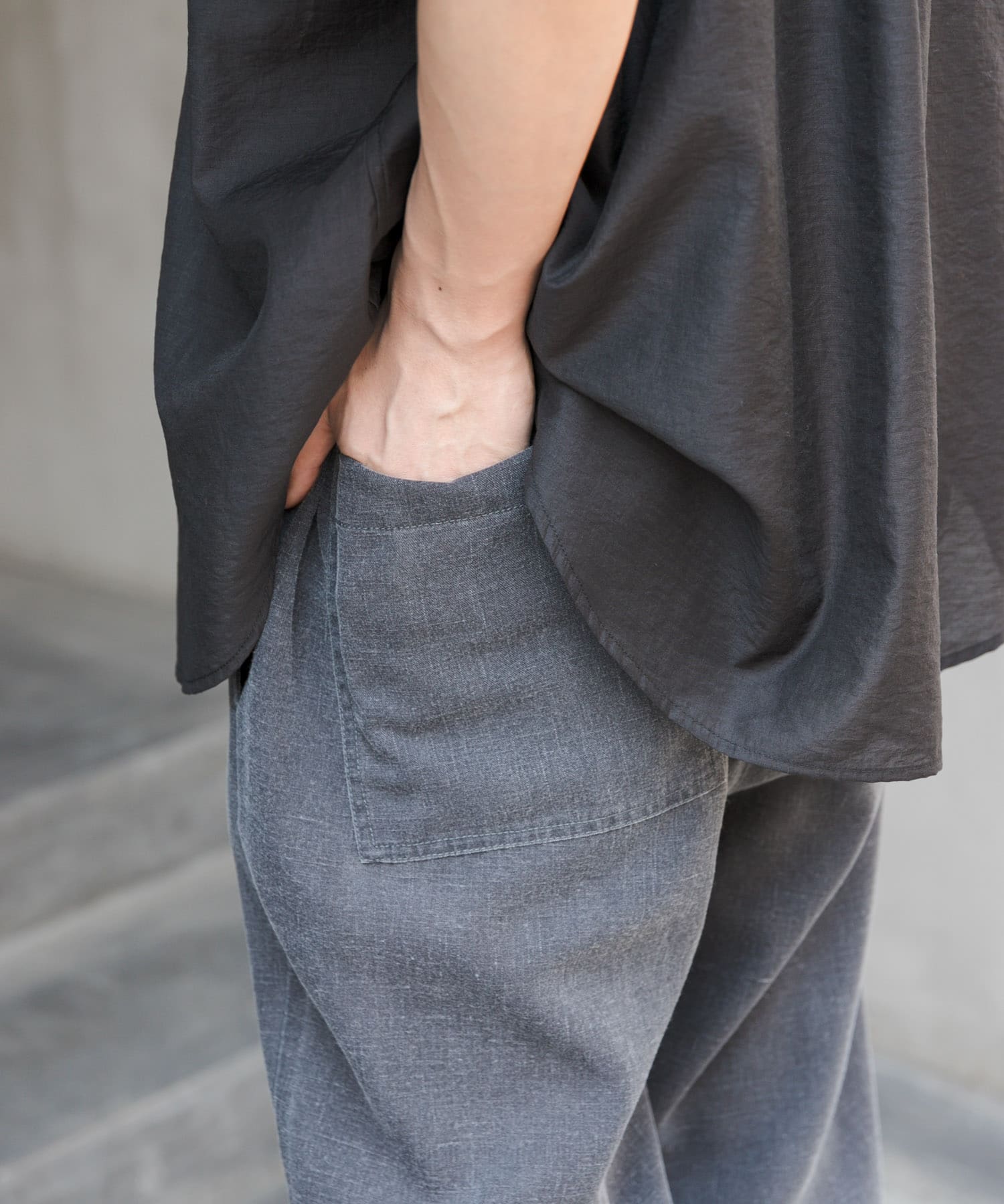 GRAY