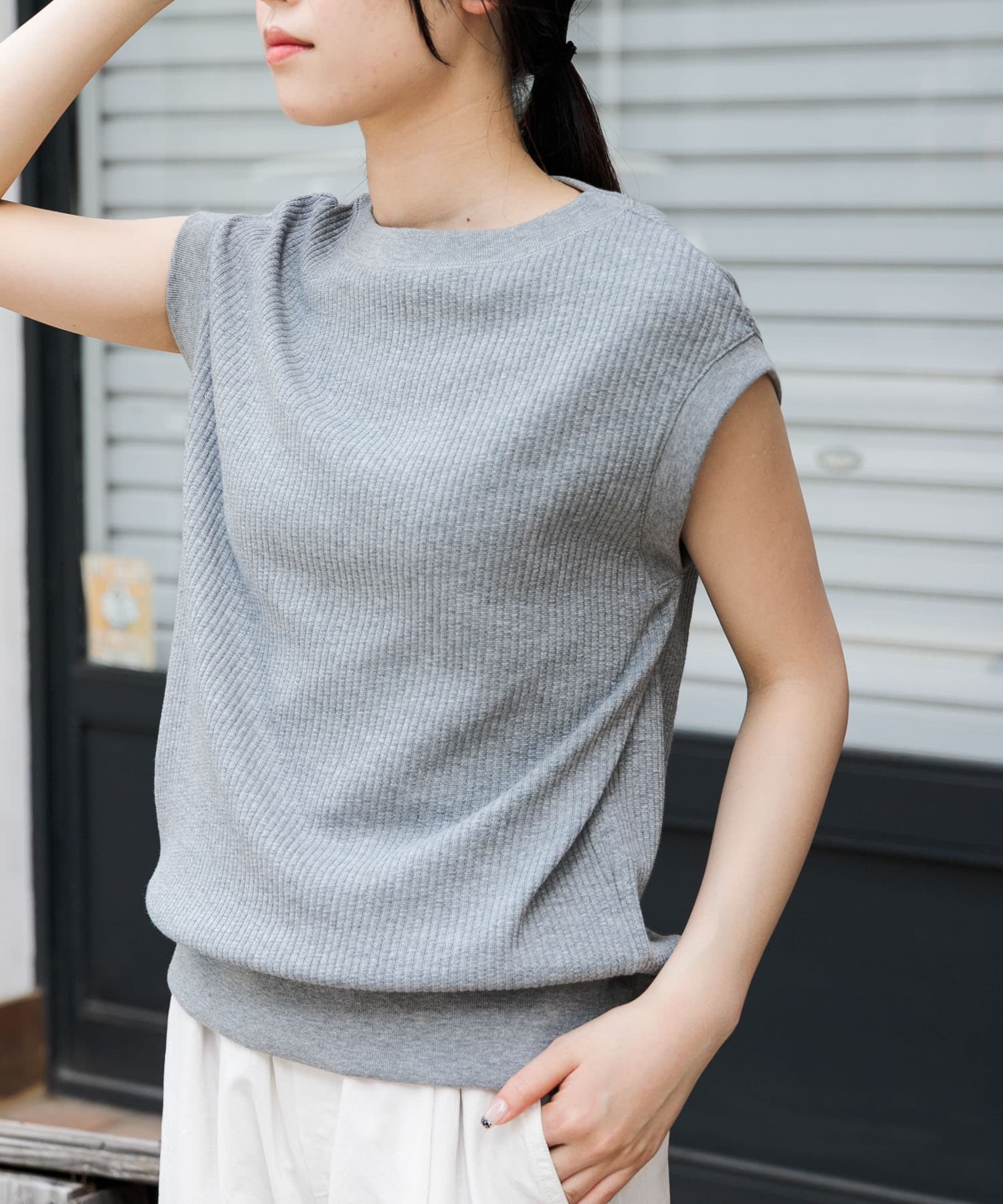 GRAY