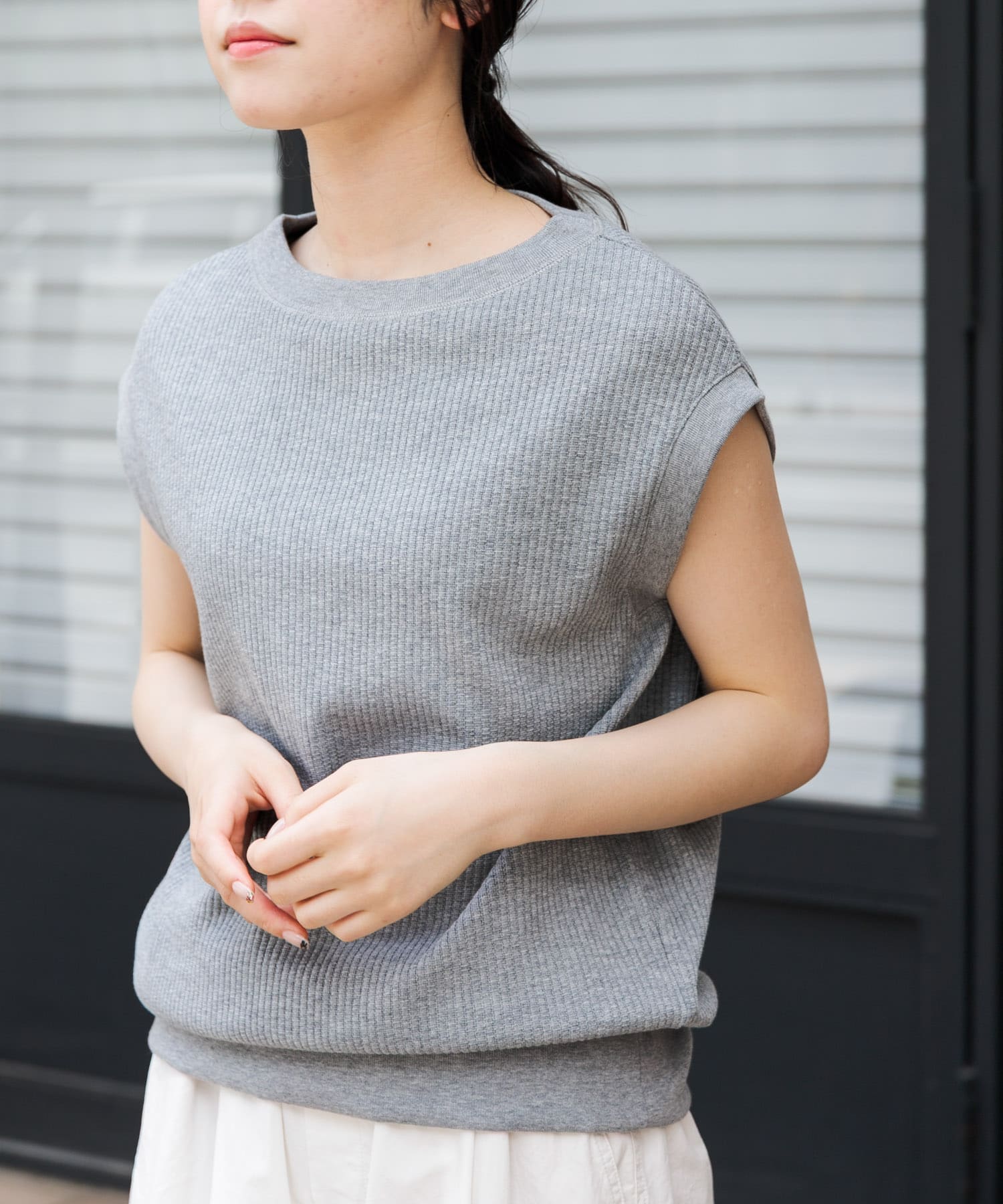 GRAY