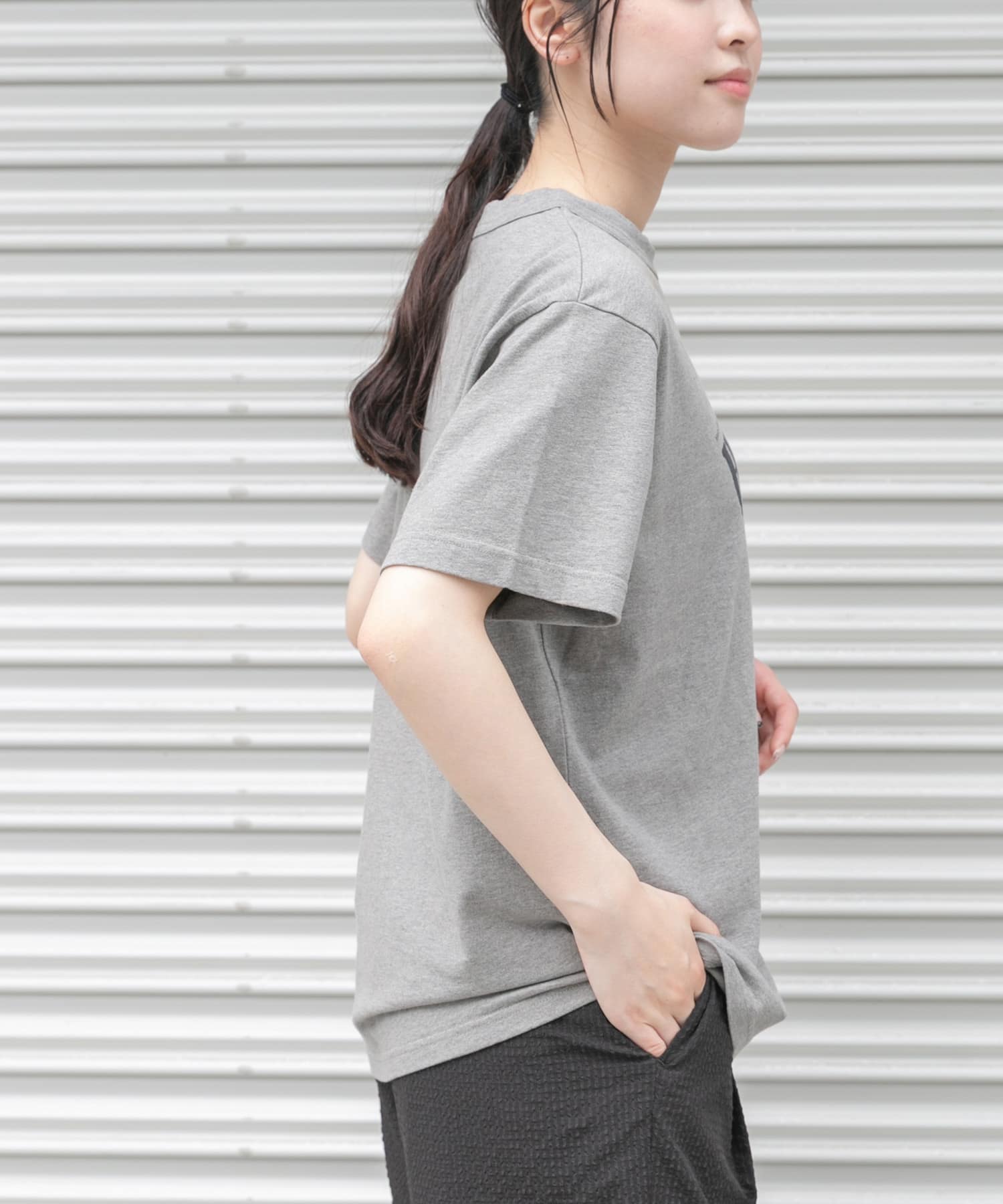 GRAY