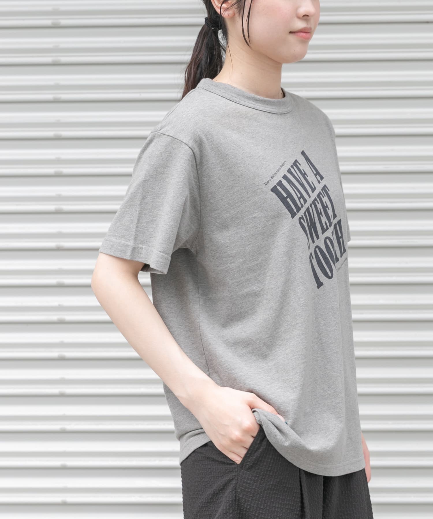 GRAY