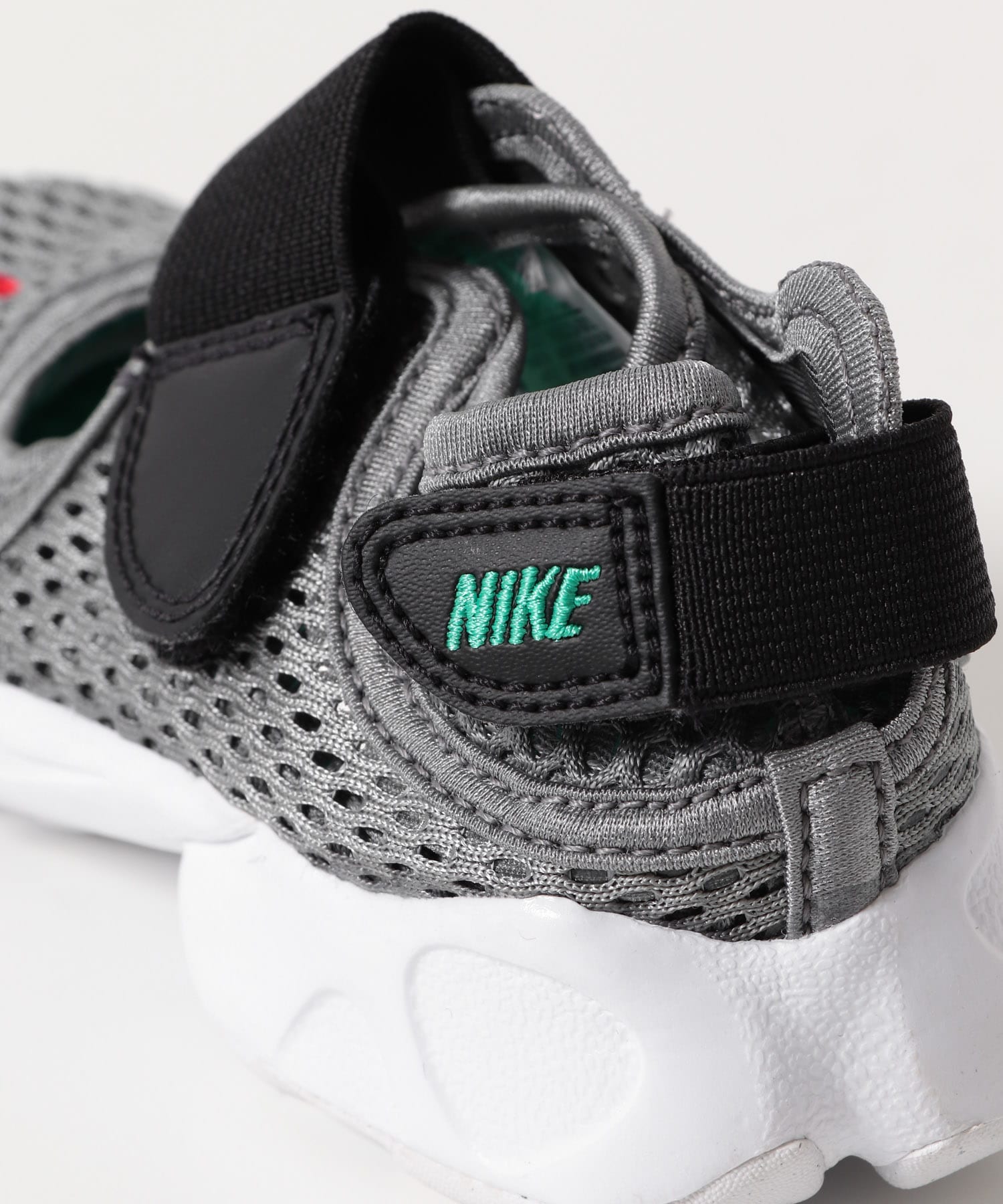 NIKE　ナイキリフト 2GSPS(KIDS) クールグレー 17