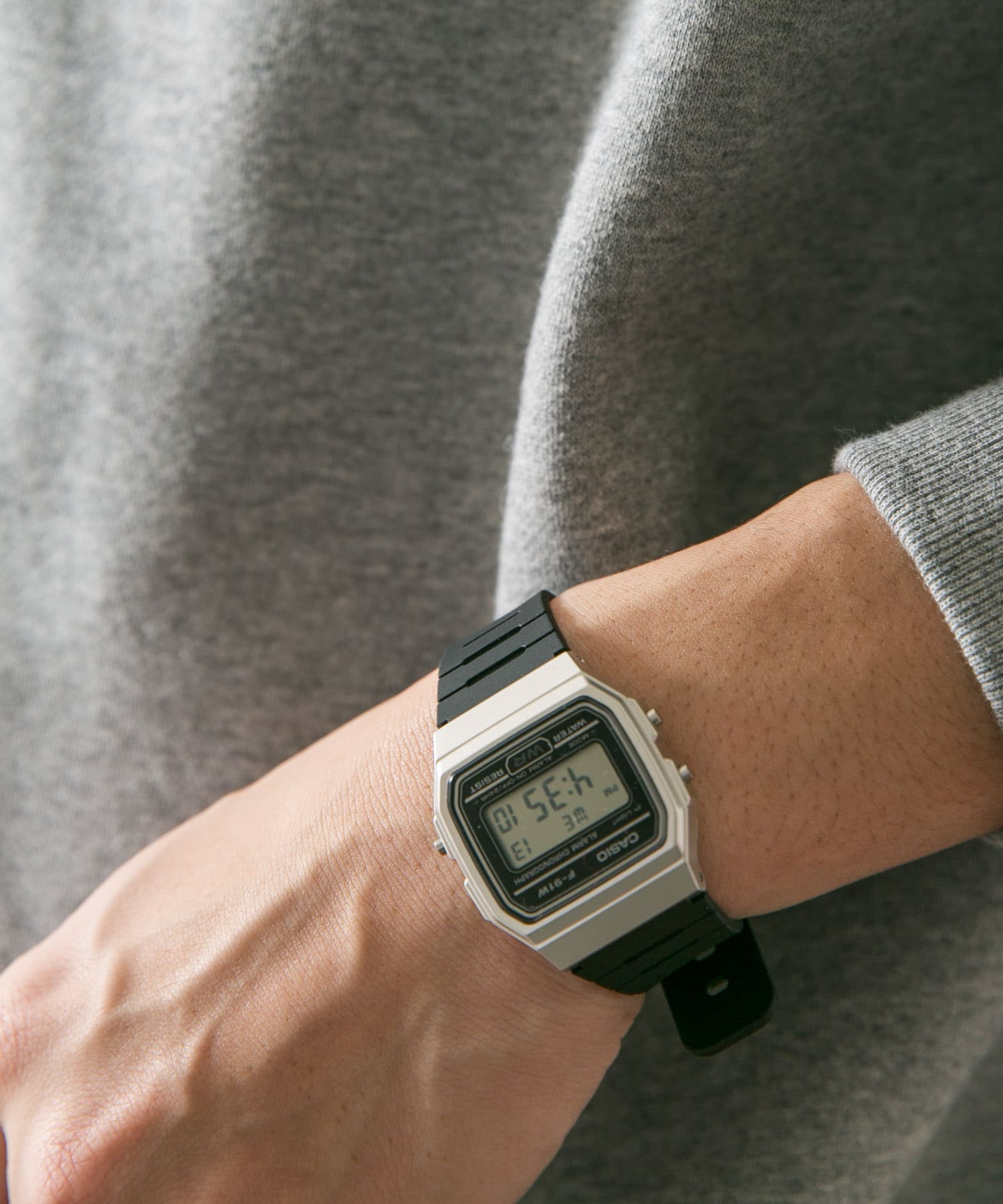 CASIO　F-91WM SILVER/BLK FREE