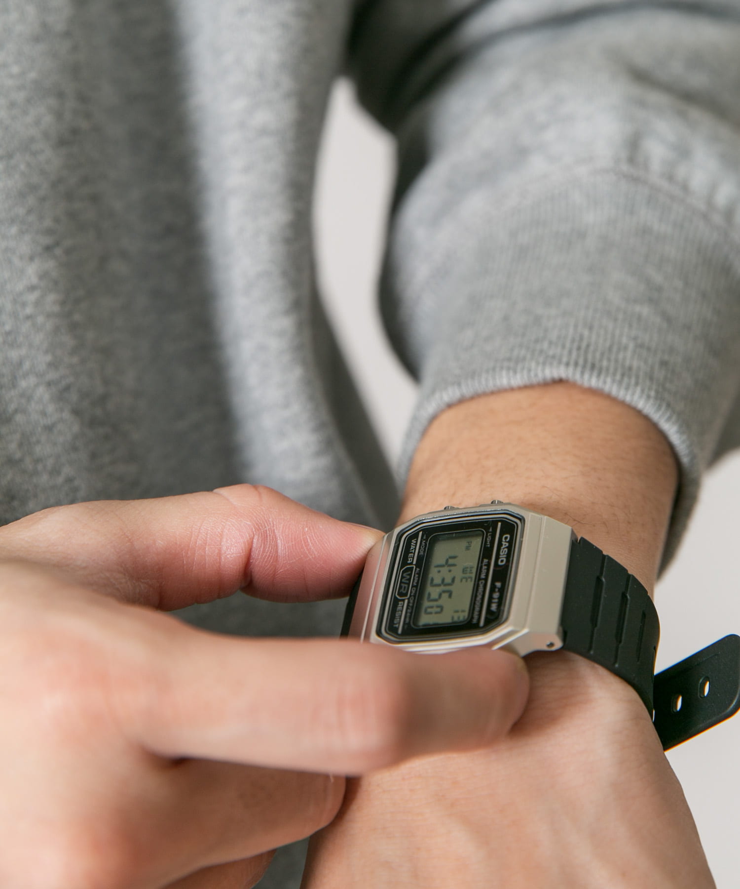 CASIO　F-91WM SILVER/BLK FREE