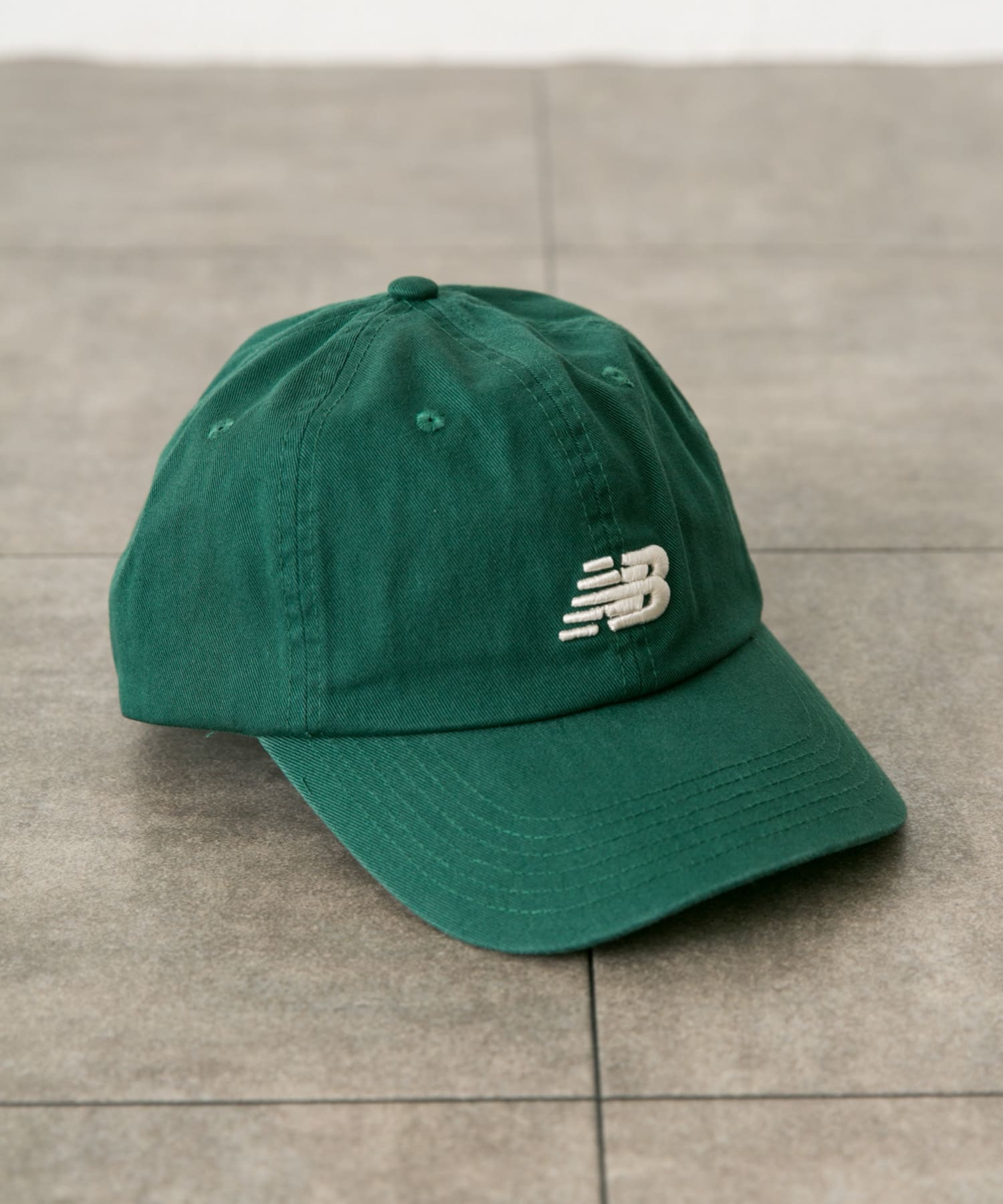 NEW BALANCE　カーブドブリムNBキャップ NWG one