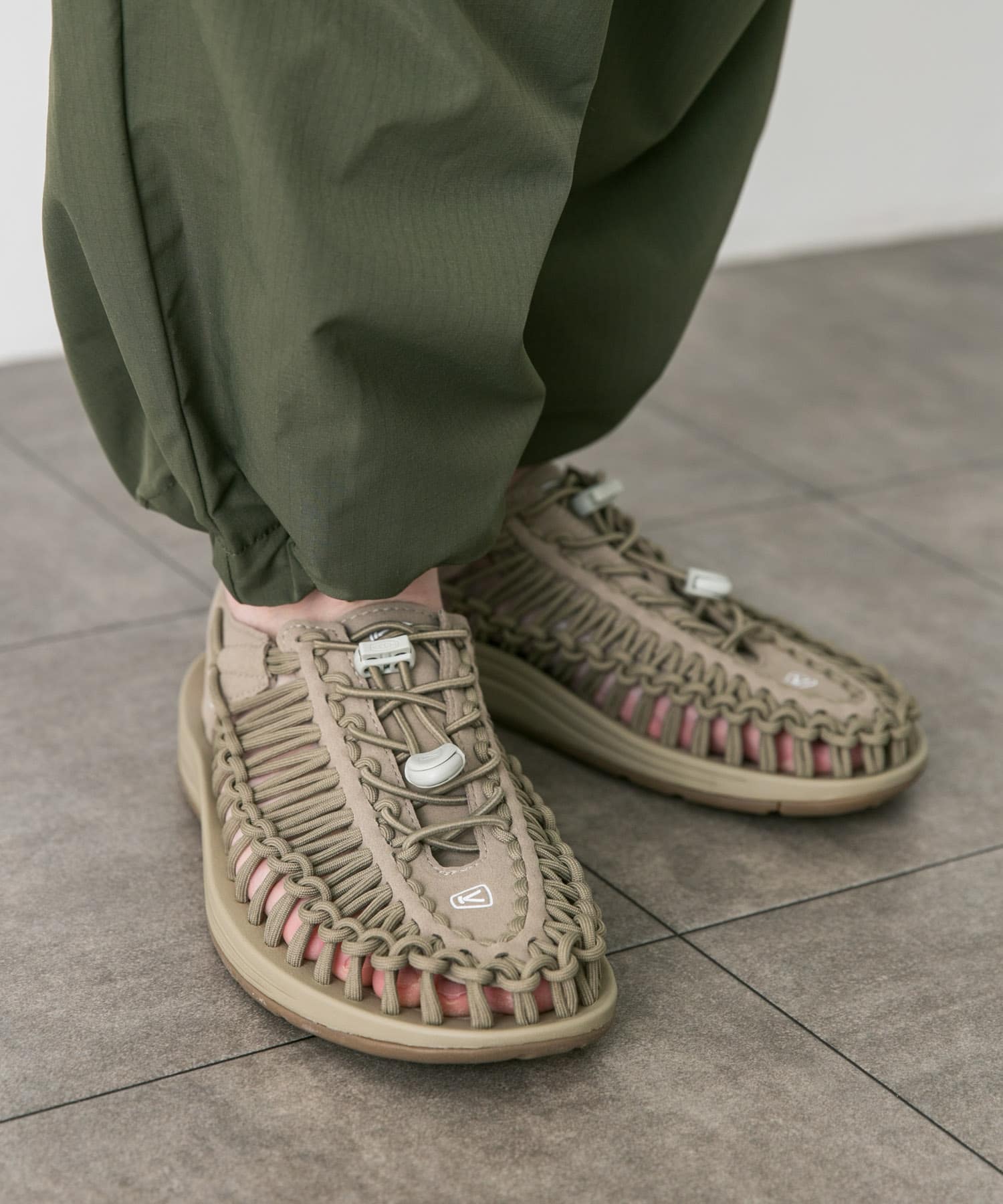 KEEN　UNEEK Timberwolf 8