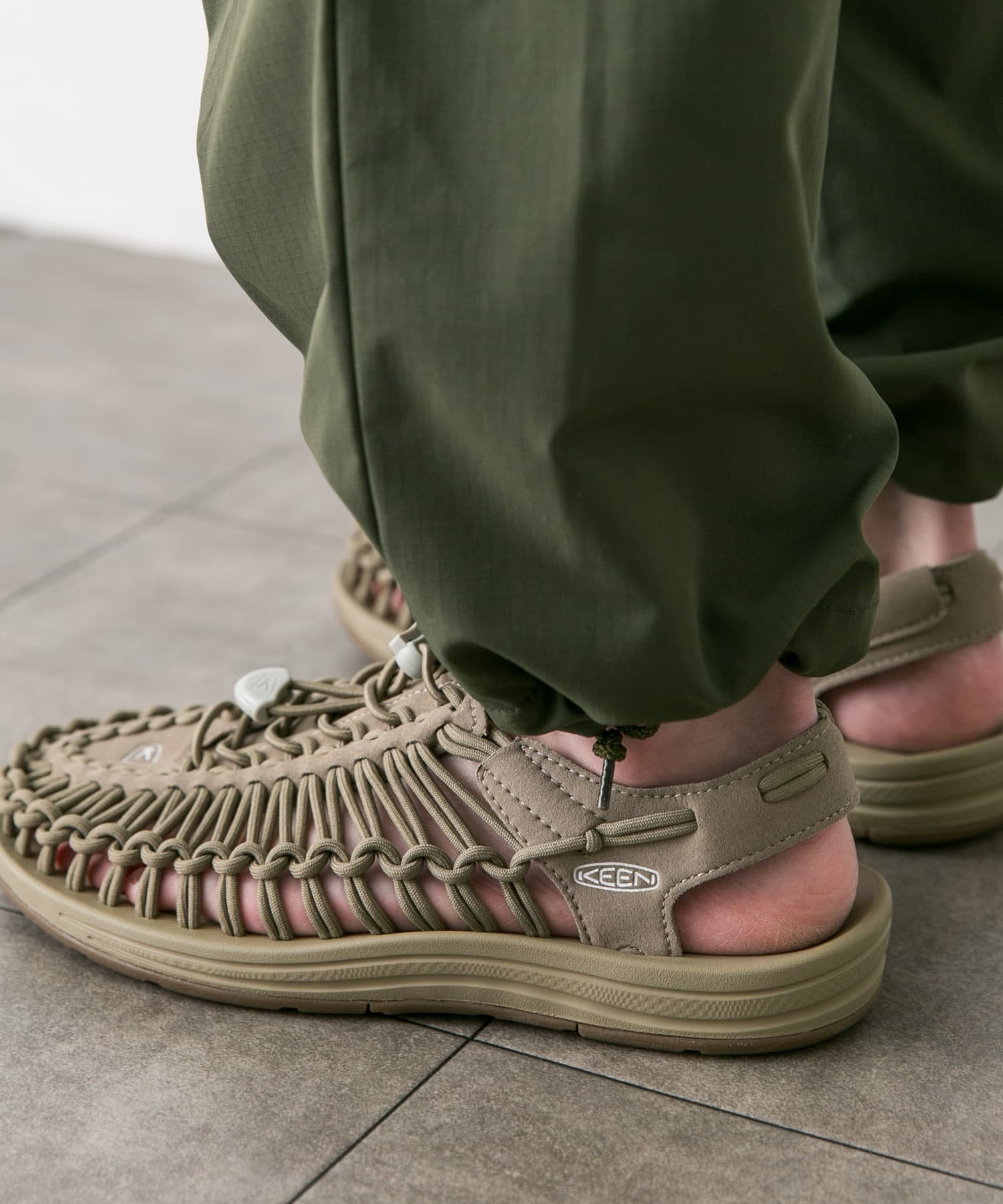 KEEN　UNEEK Timberwolf 8