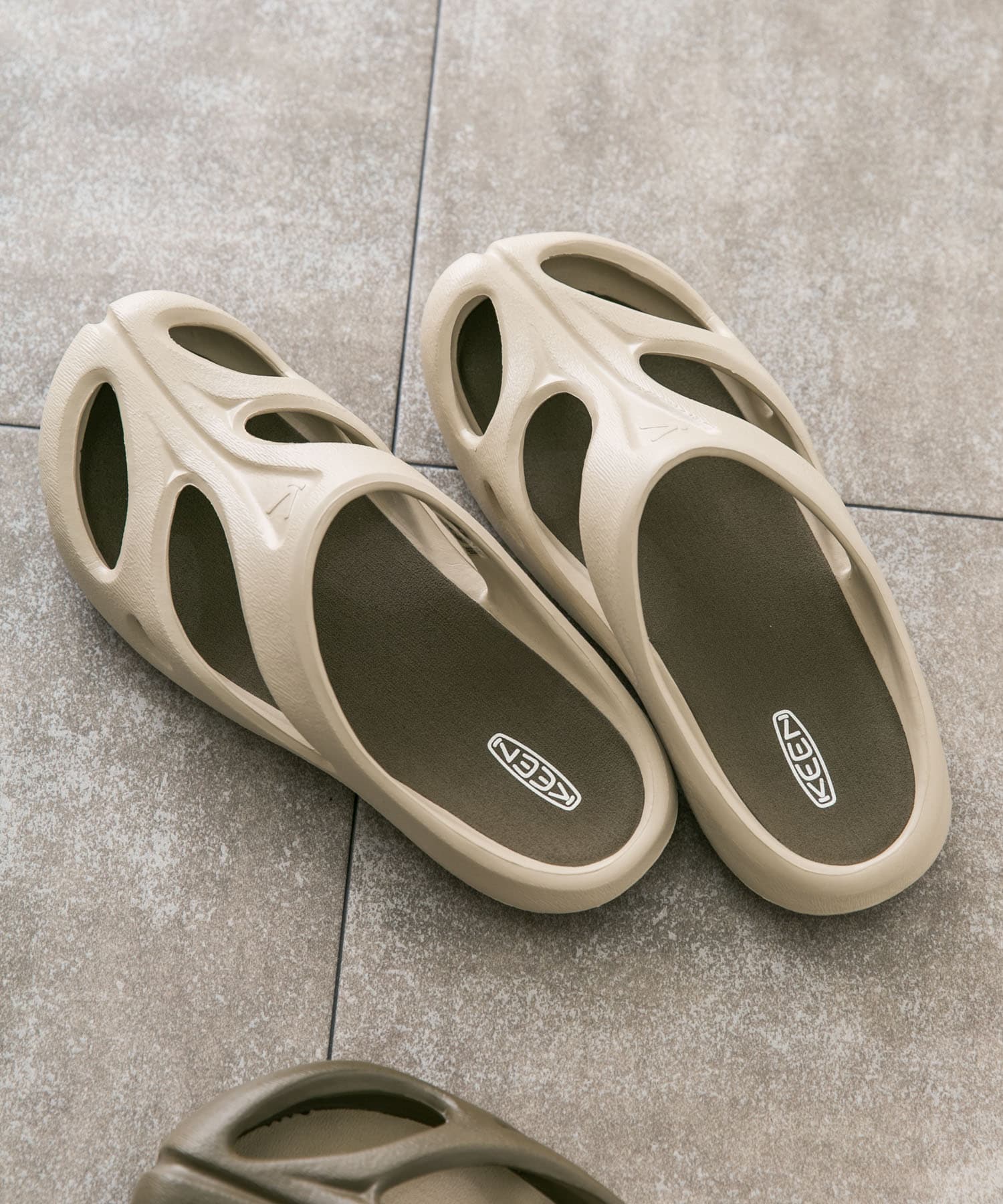 KEEN　SHANTI PlazaTaupe 8