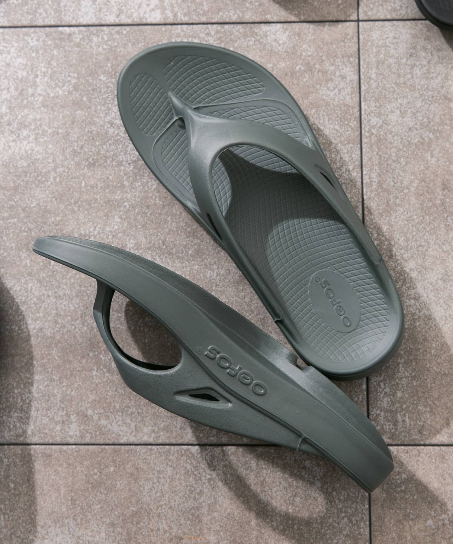 OOFOS　OOriginal OliveDrab 26
