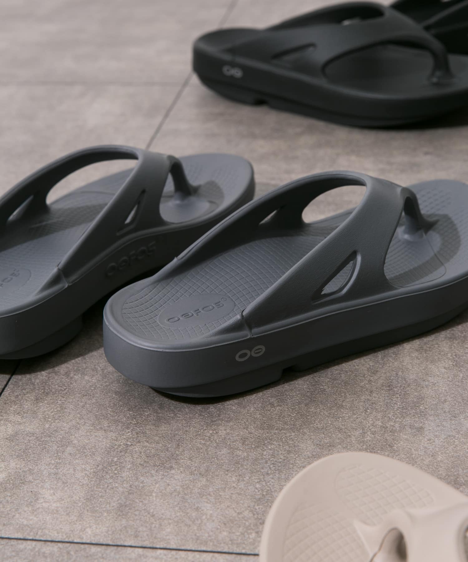 OOFOS　OOriginal Slate 26