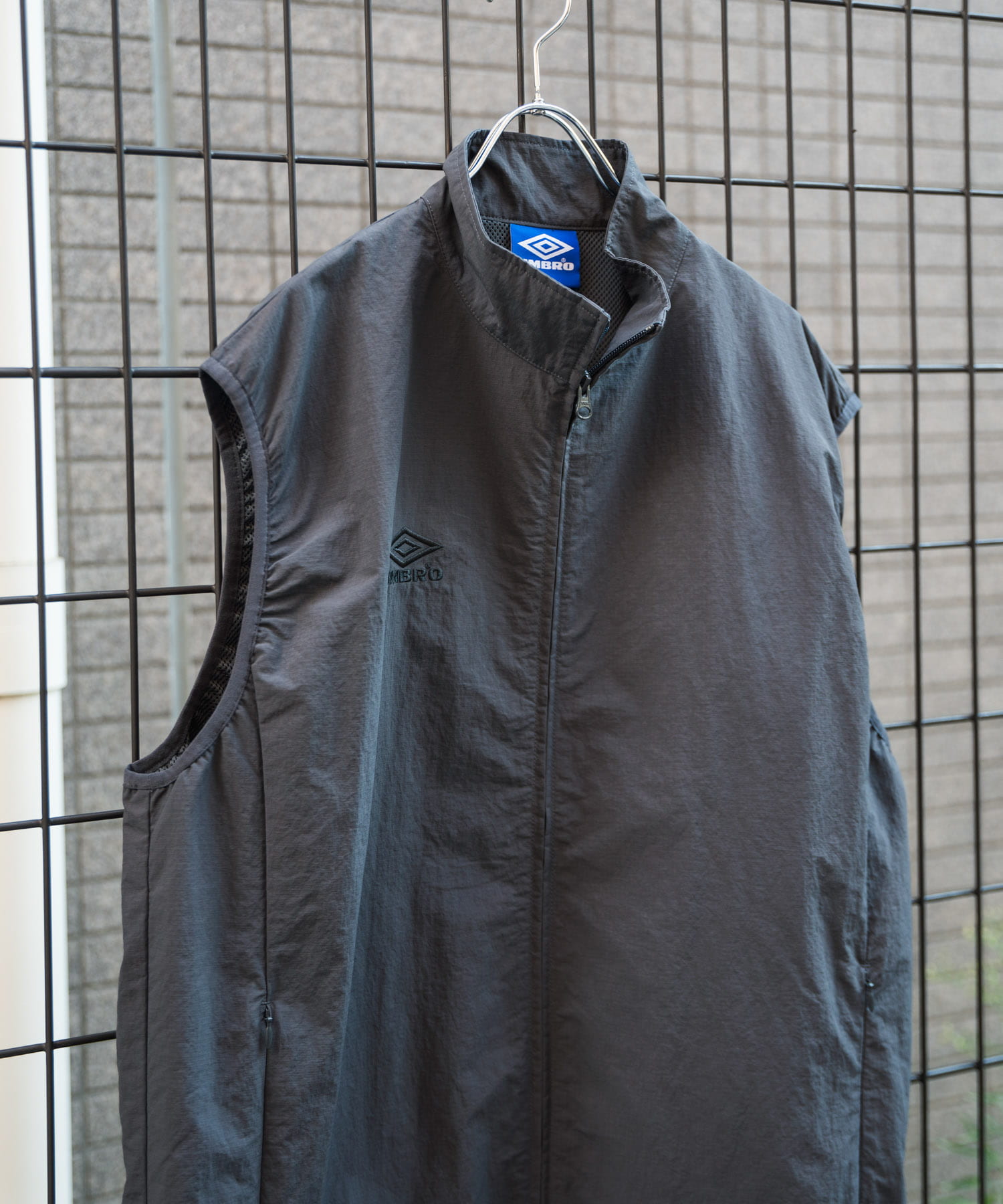 『別注』UMBRO×DOORS　RS TRACK VEST CHARCOAL M