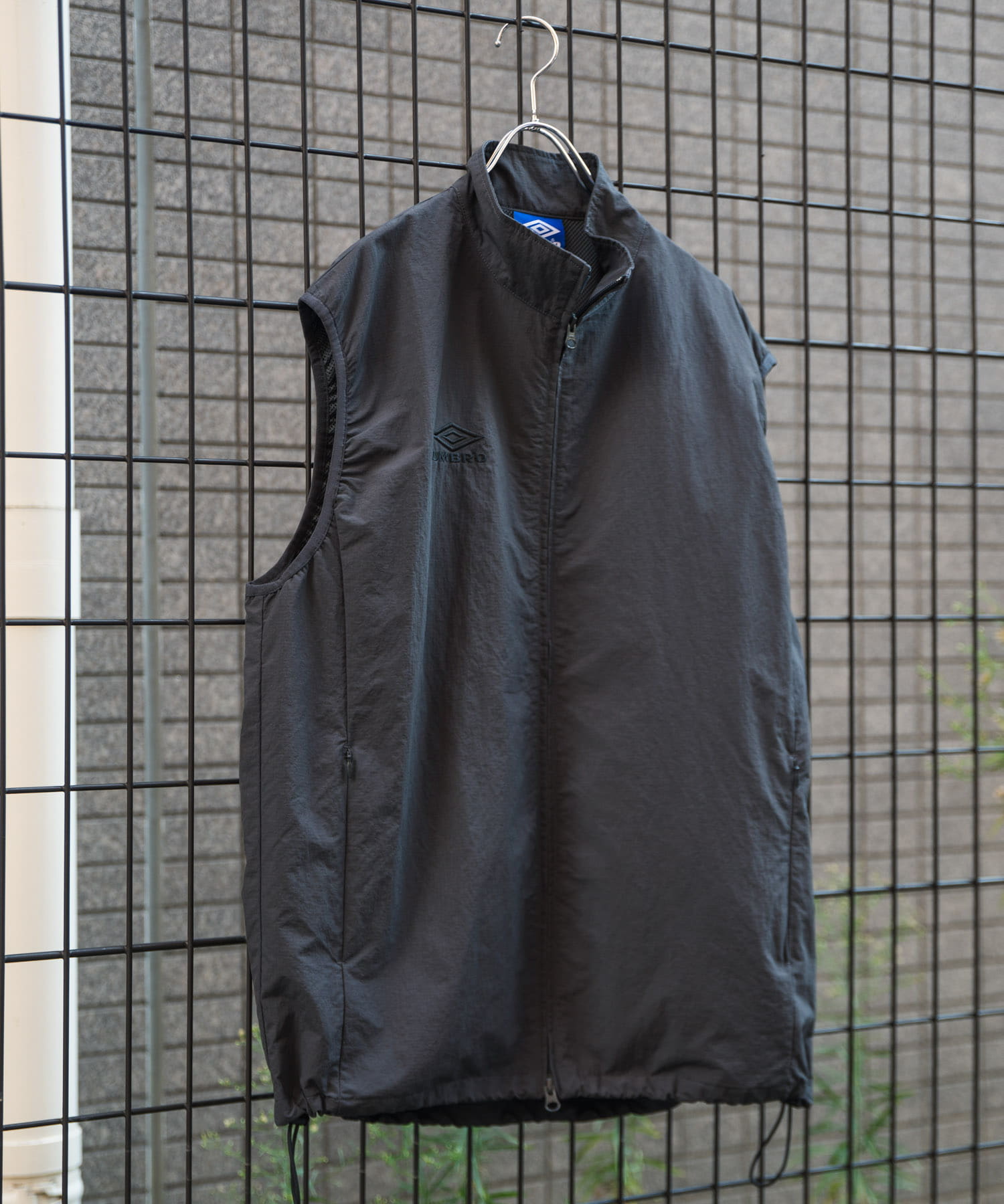 『別注』UMBRO×DOORS　RS TRACK VEST CHARCOAL M