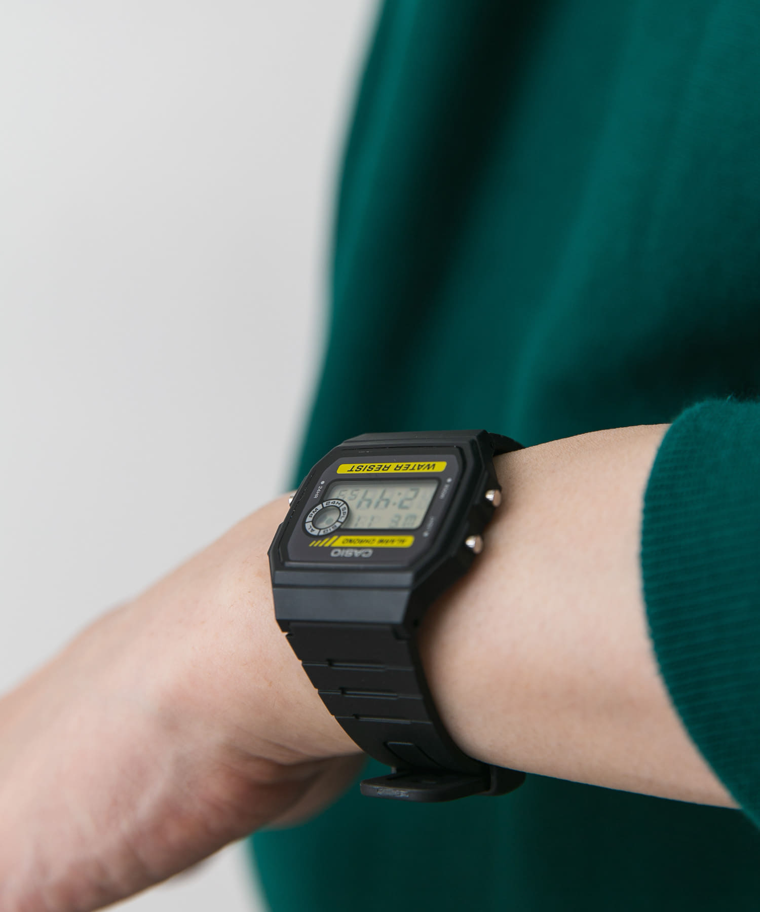 CASIO　F-94WA-9JH YELLOW/BLK FREE