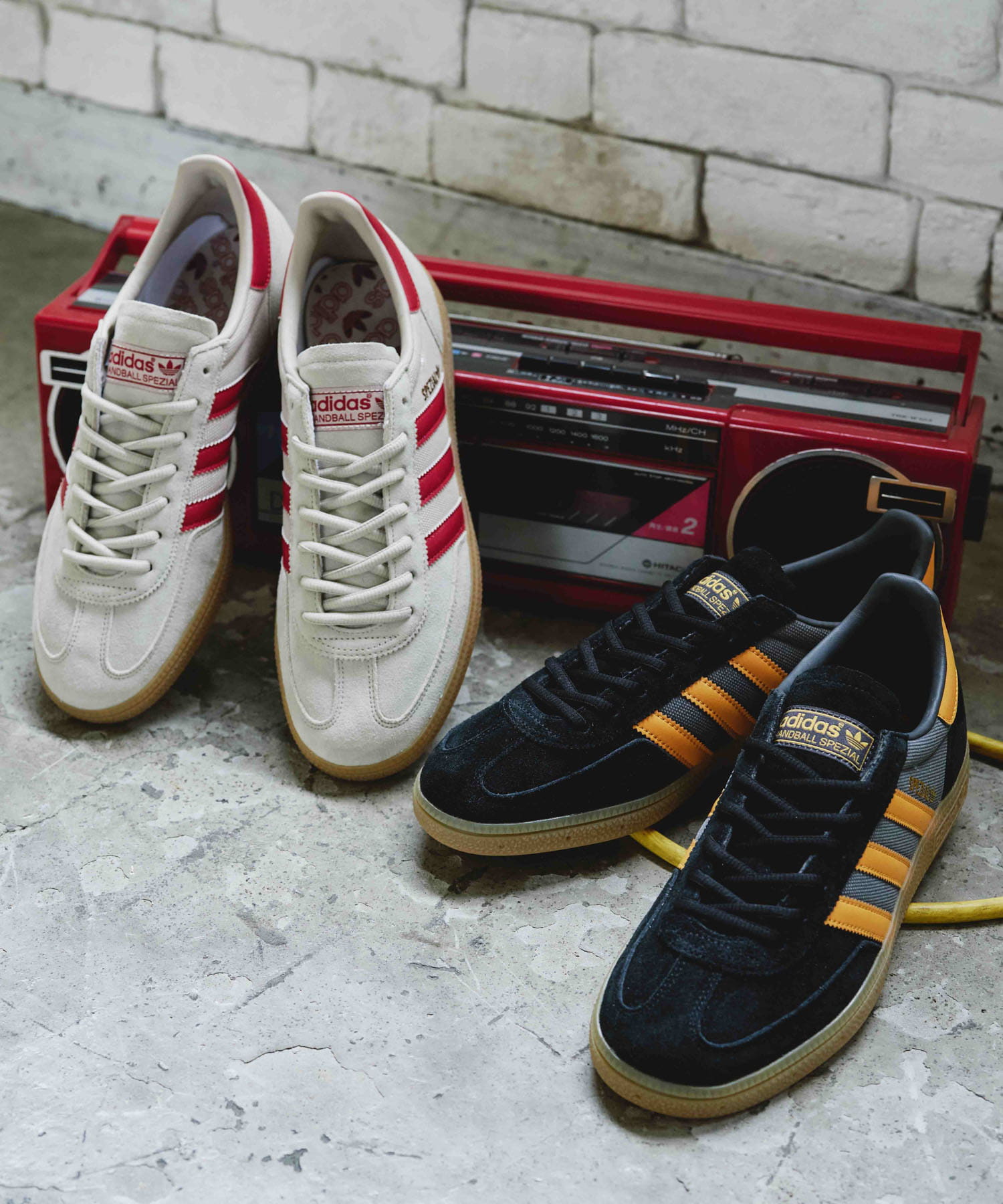 『一部WEB限定カラー』adidas　Exclusive HANDBALLSPEZIAL ホワイト/レッド 26