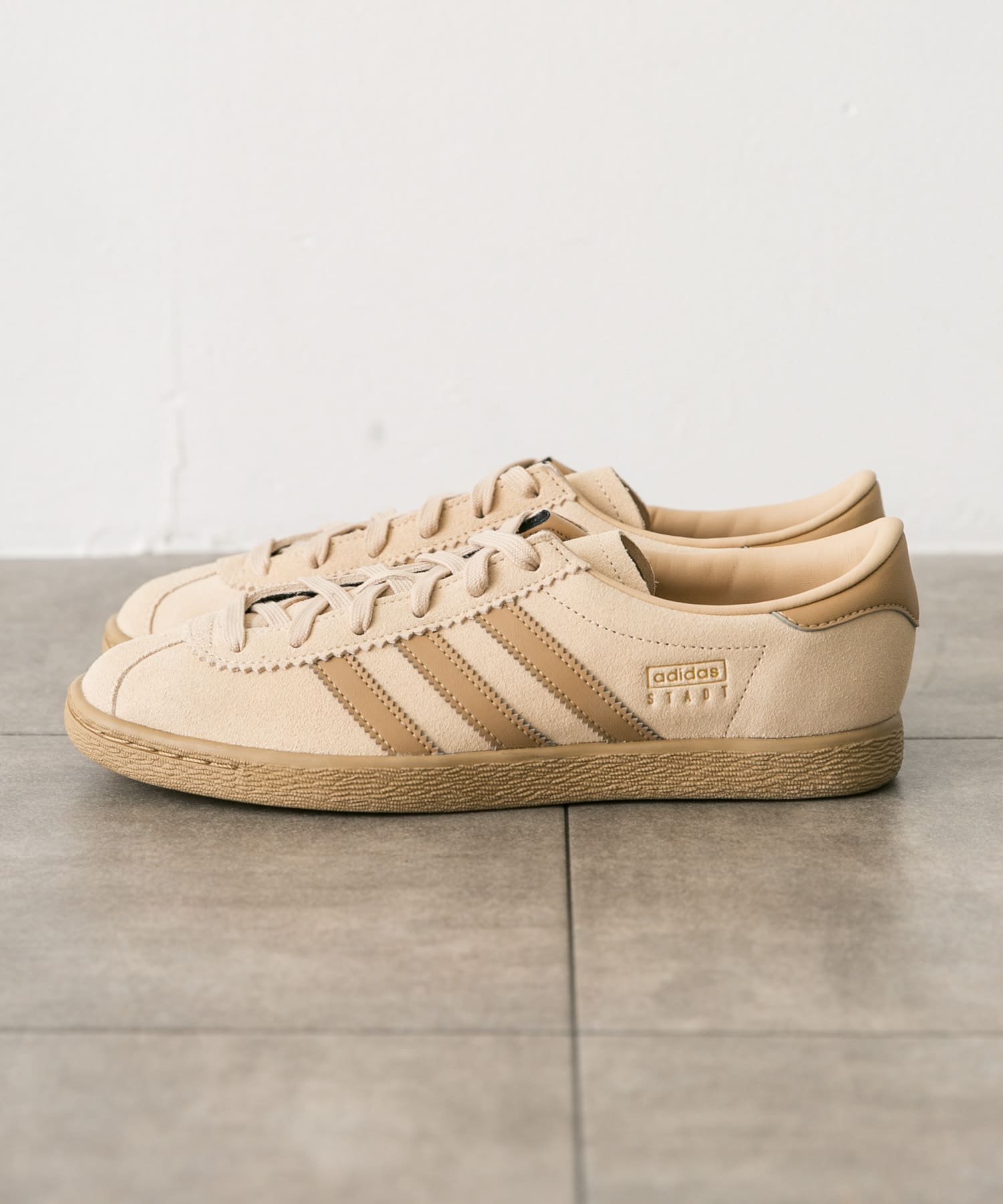 adidas　STADT ベージュ 26