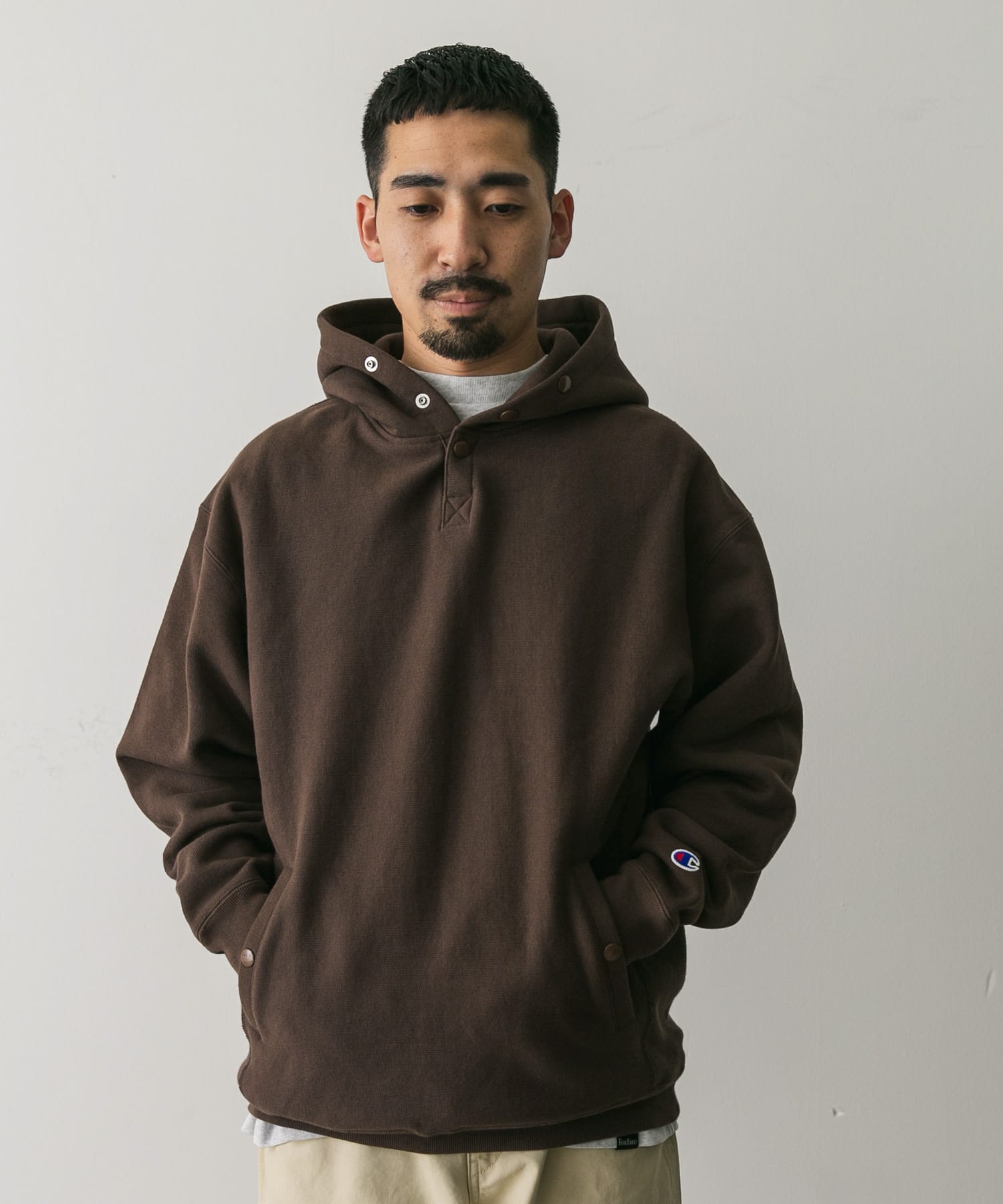 ダークブラウン