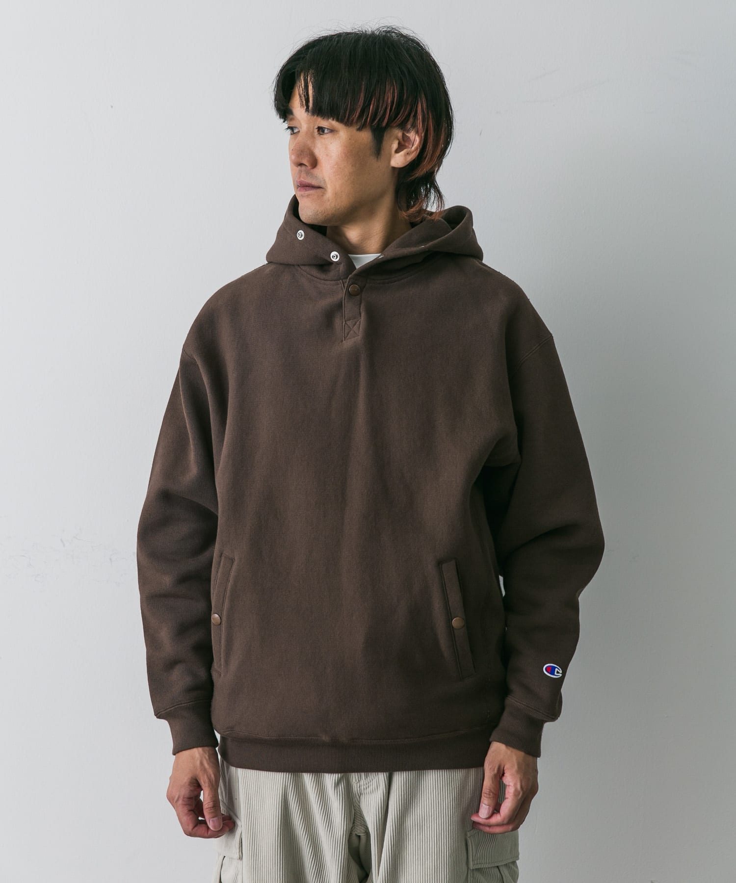 ダークブラウン
