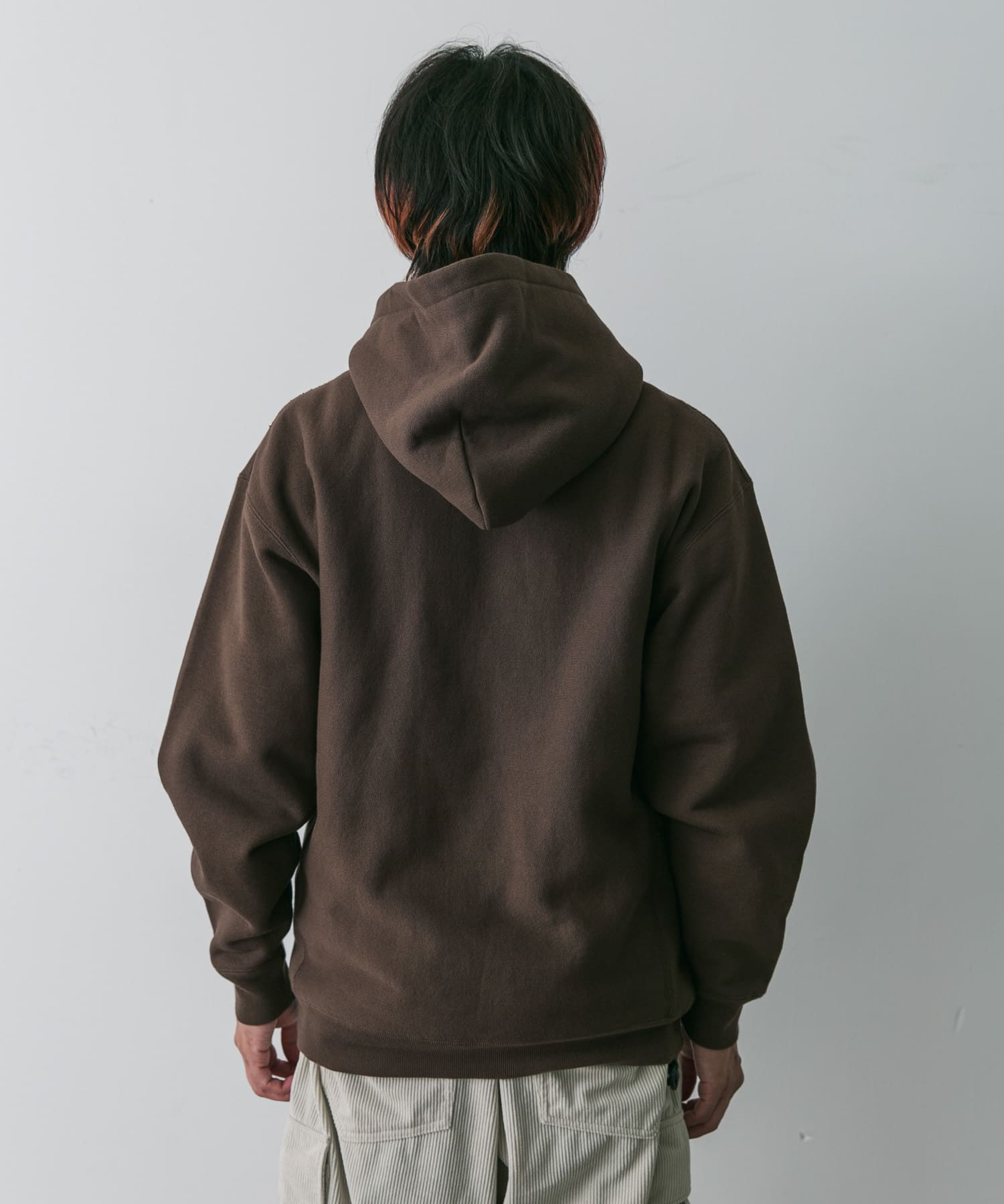 ダークブラウン