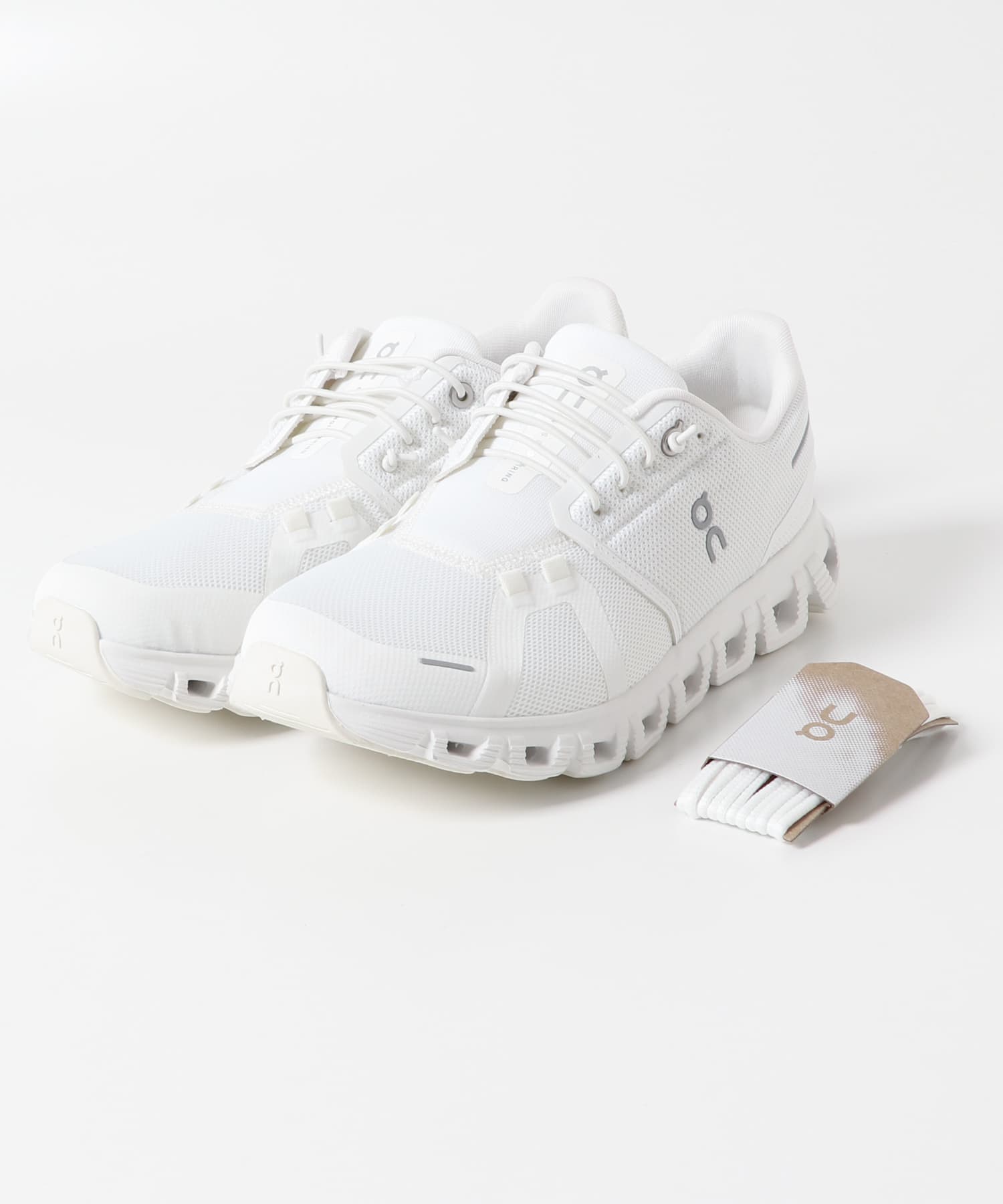 On　Cloud 6 WHITE 26