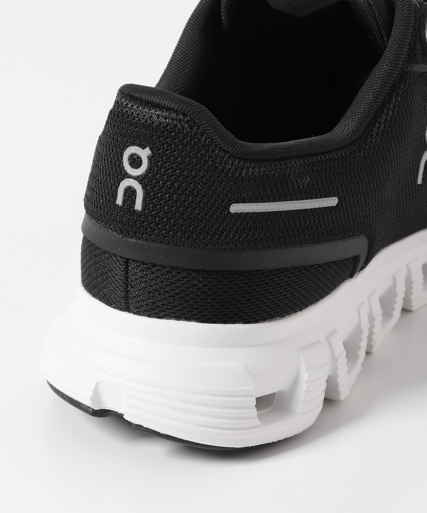 On　Cloud 6 BLK/WHT 26
