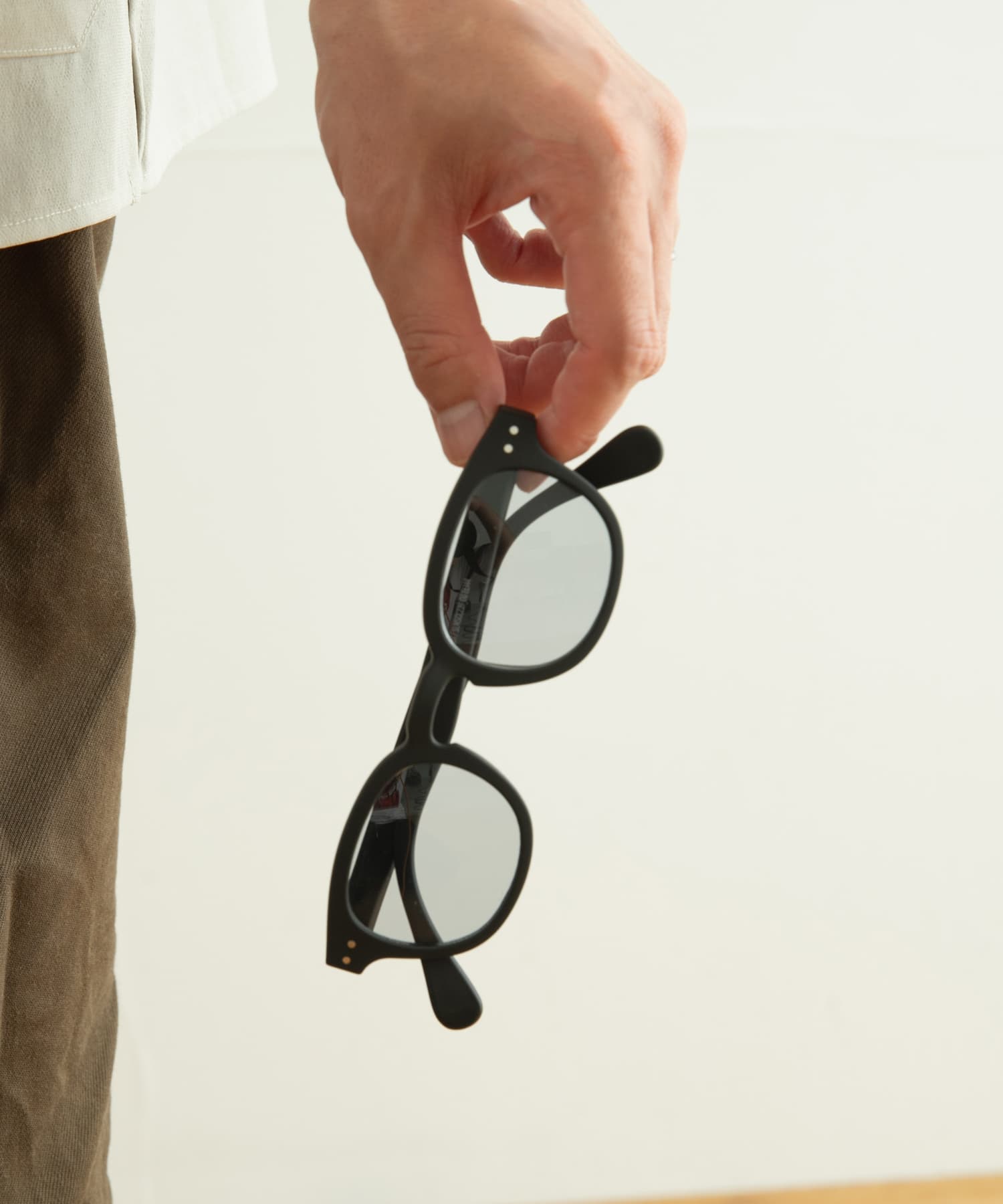 IZIPIZI　ライトカラーサングラス#C BK GY one