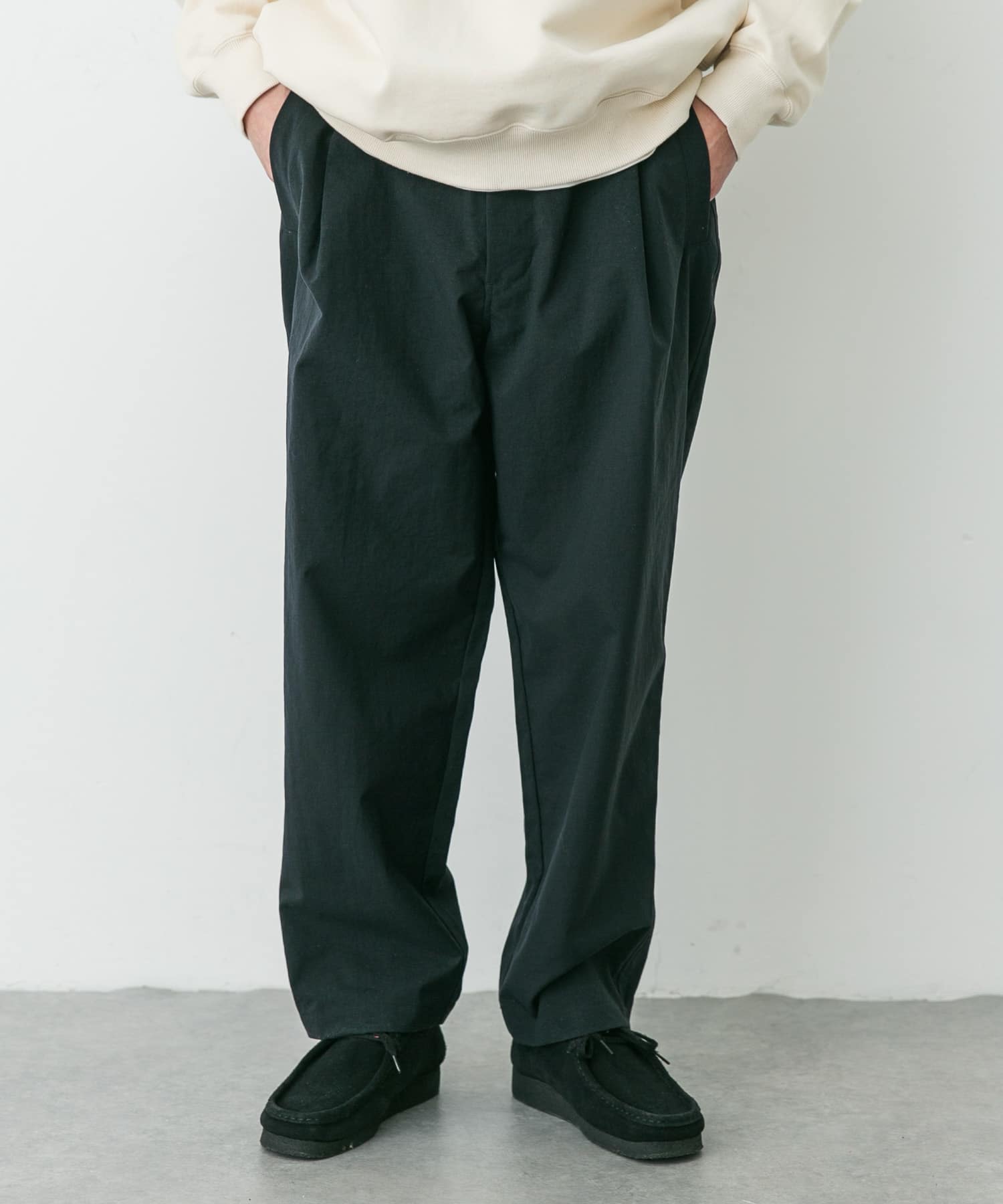 STILL BY HAND ナイロンタスランテーパードタックパンツ(44 BLACK