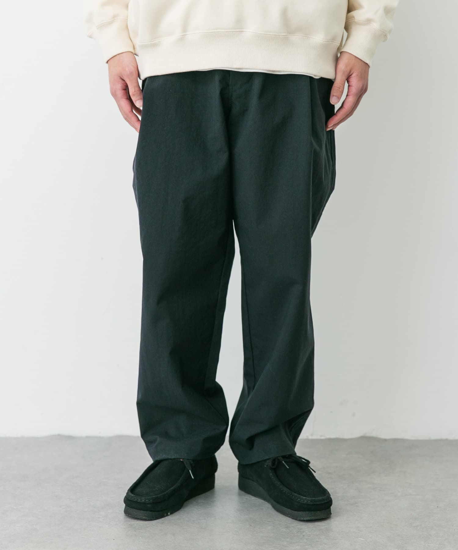 STILL BY HAND ナイロンタスランテーパードタックパンツ(44 BLACK