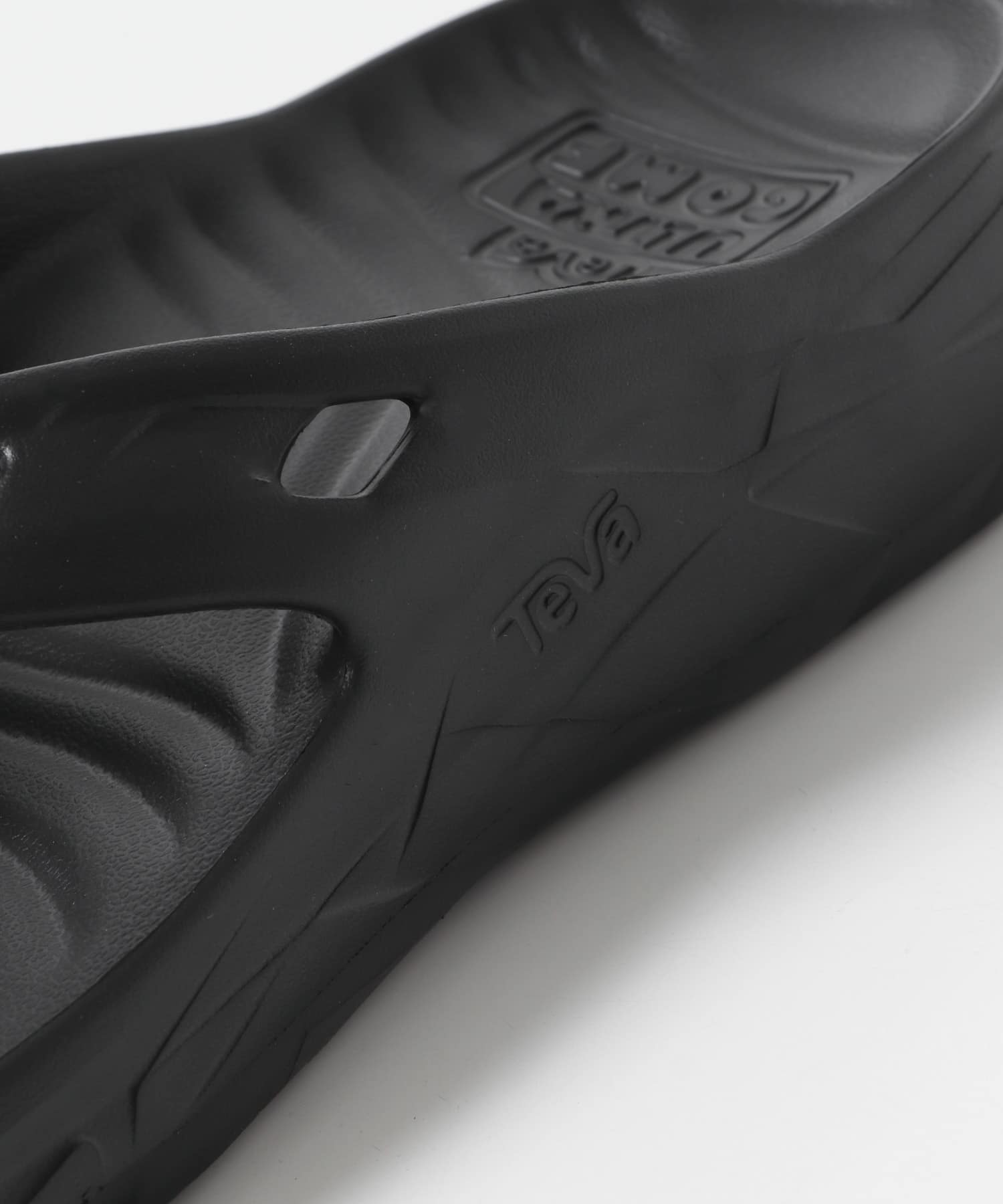 Teva　APRETRAIL FLIP BLACK 26