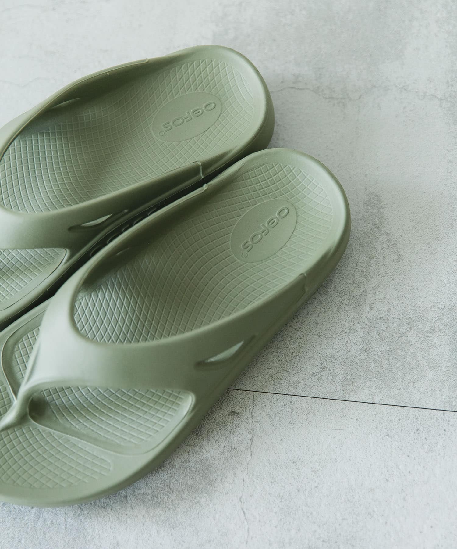 OOFOS　OOriginal Foliage 26