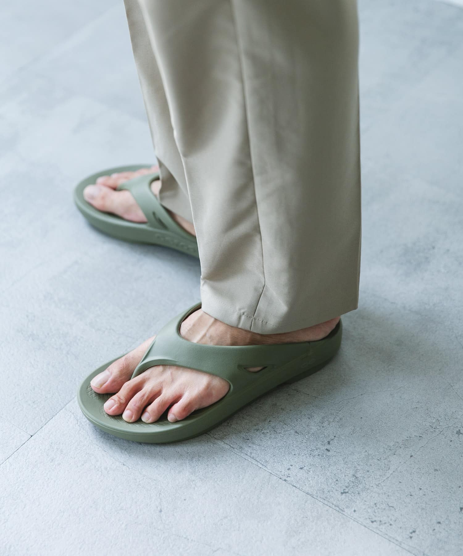 OOFOS OORIGINAL-BLACK size5(23-23.5㎝相当) OOFOS OOriginal(26 Black): シューズ｜URBAN RESEARCH公式