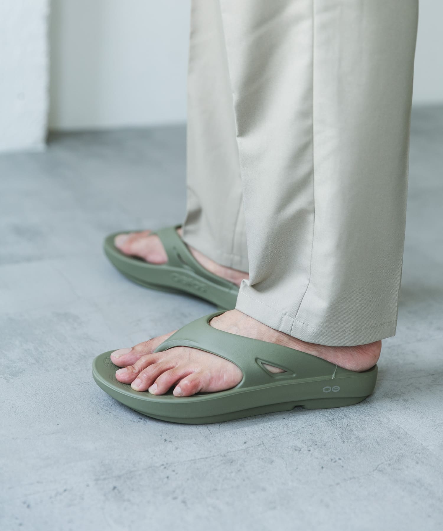 OOFOS　OOriginal Foliage 26