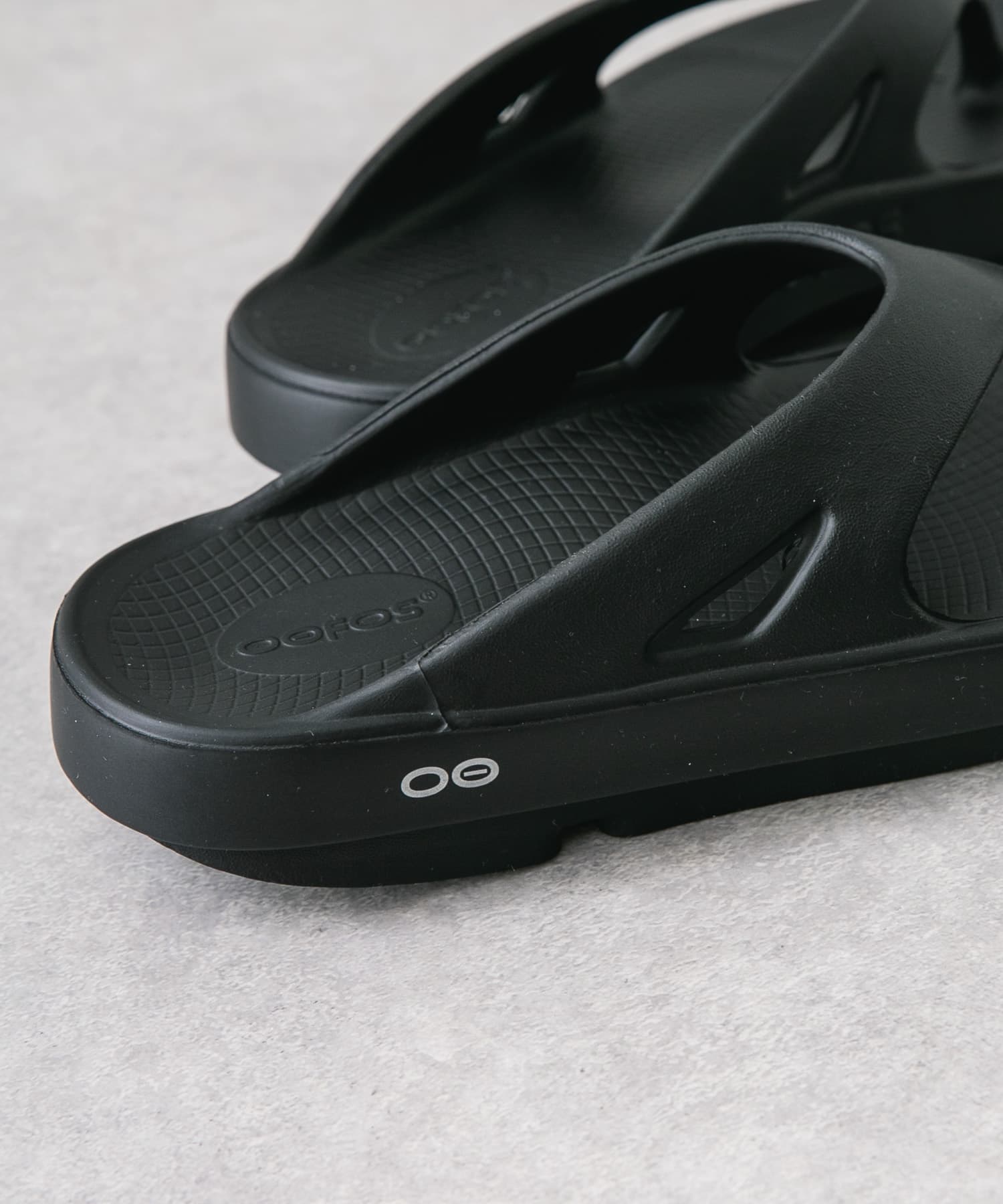 OOFOS　OOriginal Black 26
