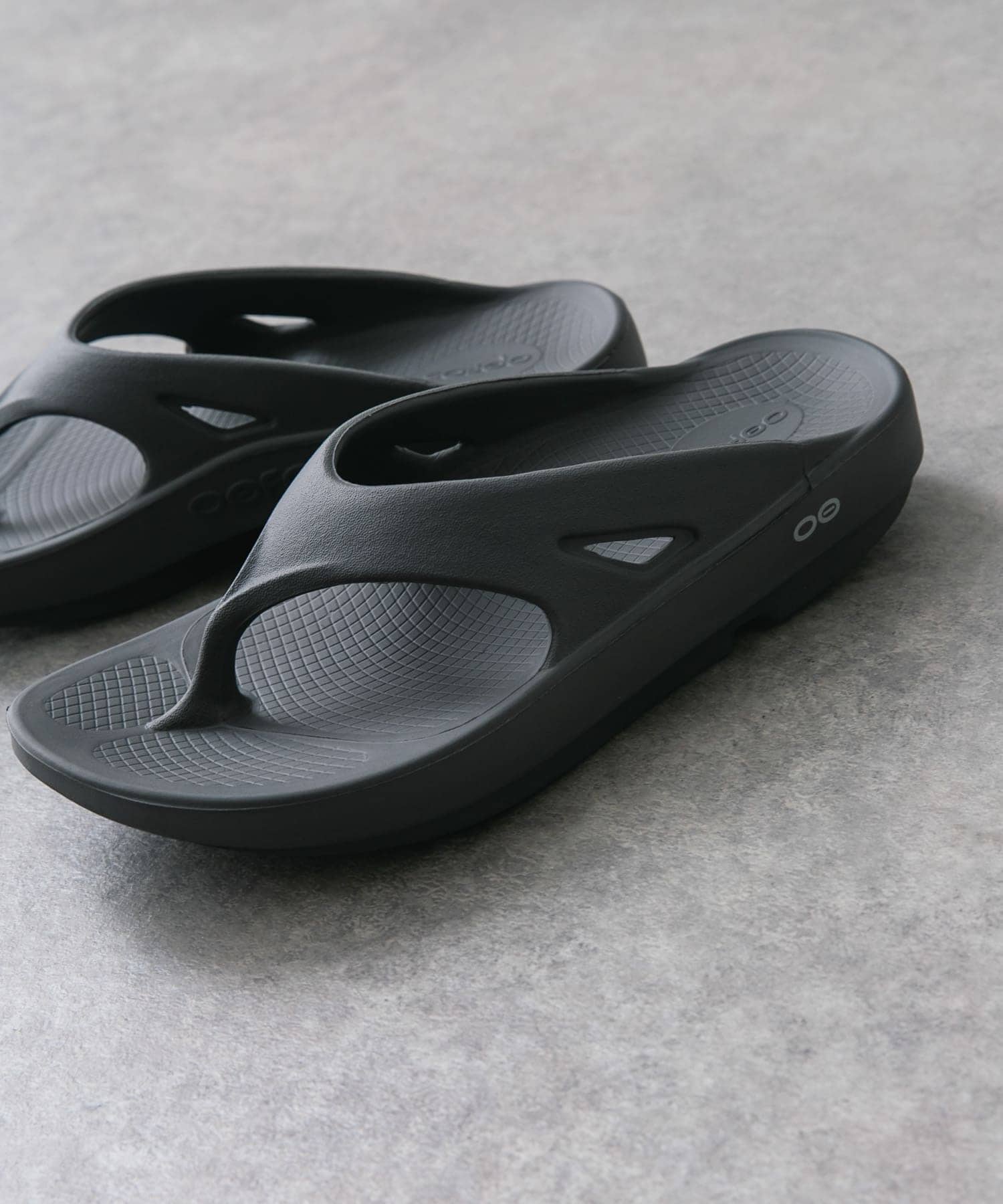 OOFOS　OOriginal Slate 26