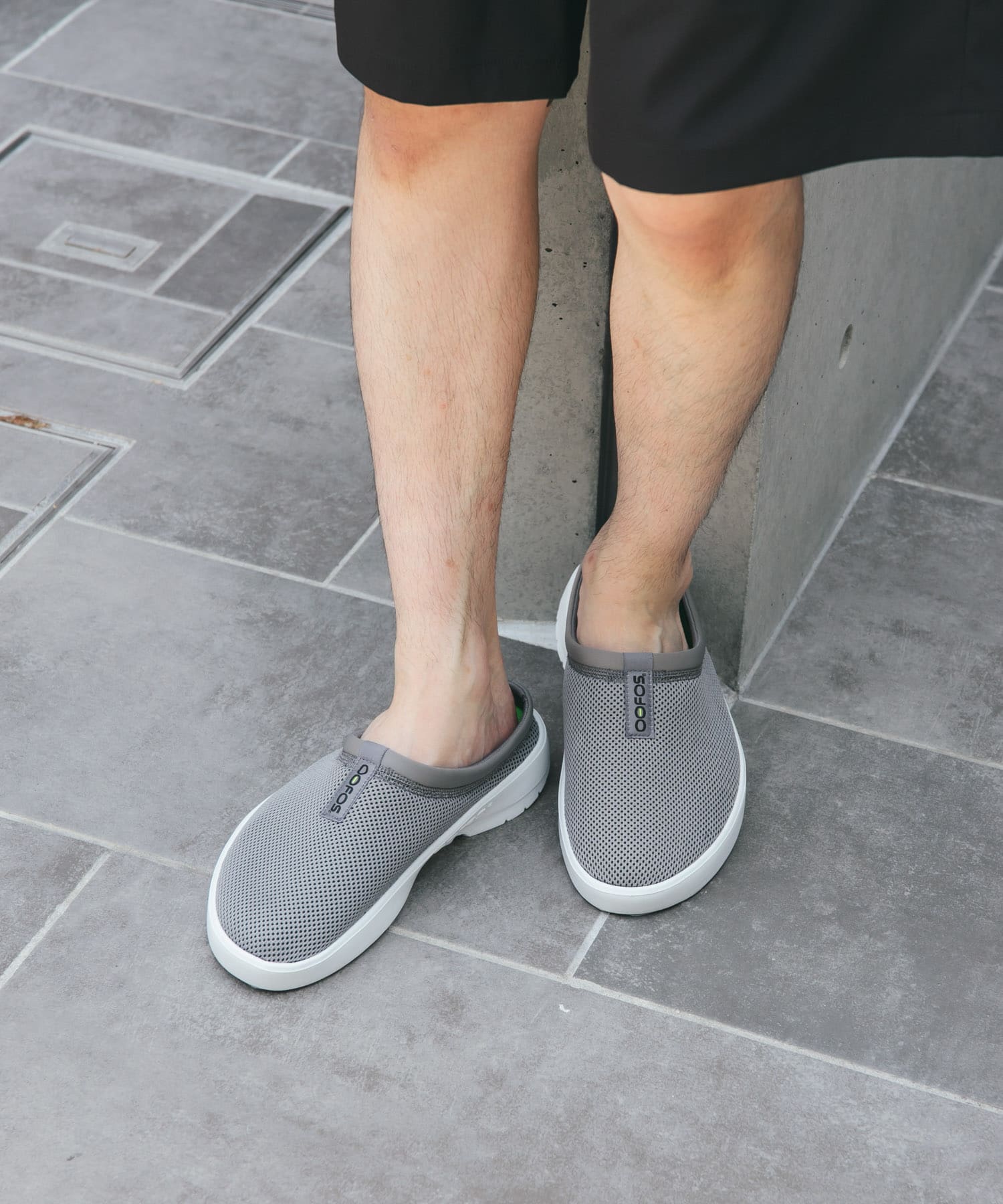 OOFOS　OOcOOzie Sport Mule WHT/SLT 27