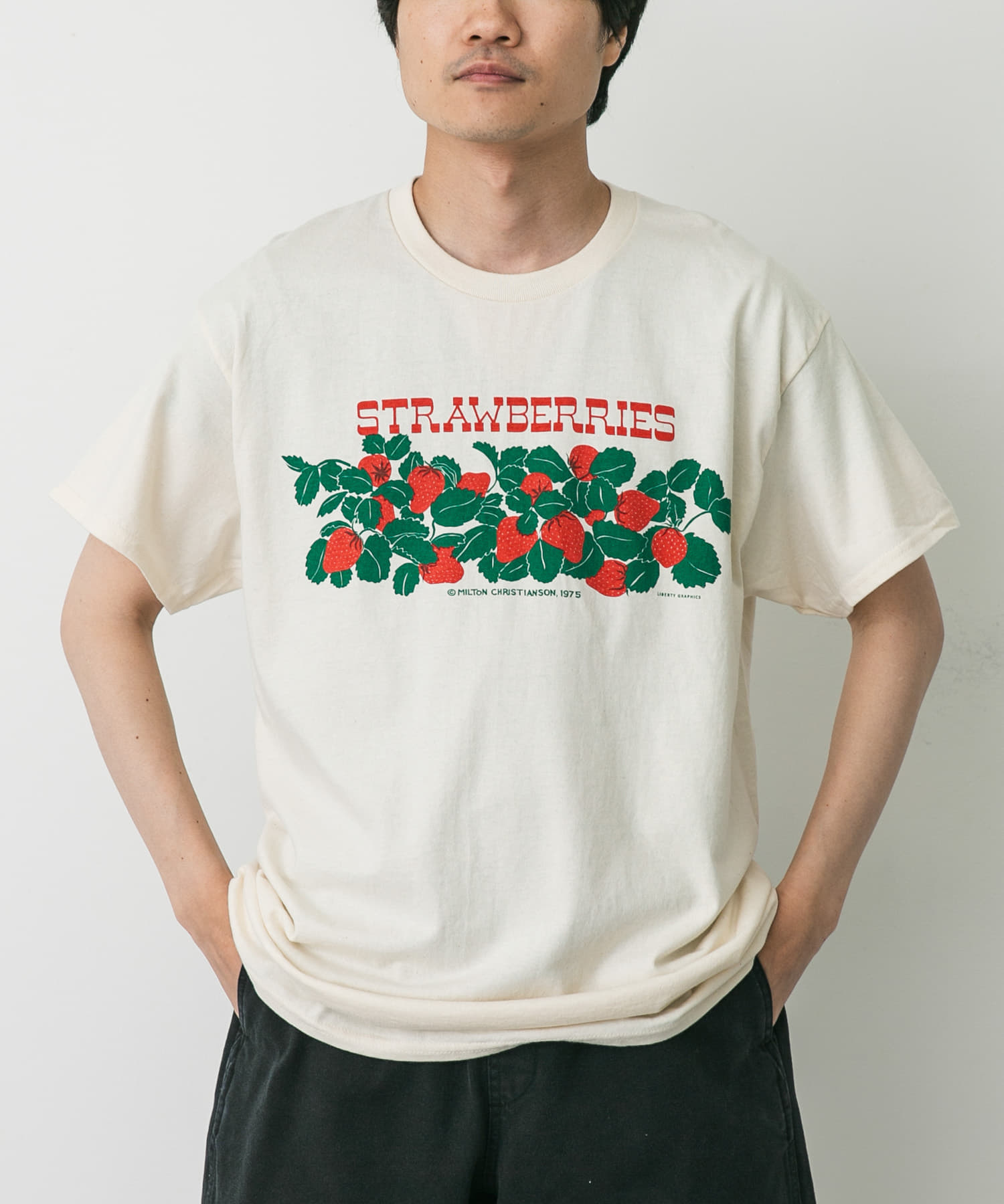LIBERTY GRAPHICS Strawberries(L NATURAL): トップス｜URBAN RESEARCH
