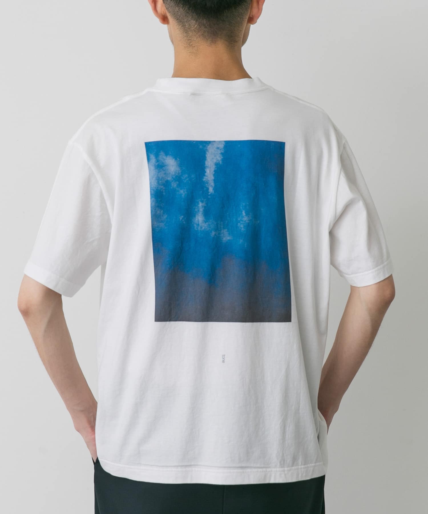 STILL BY HAND　バックプリントフォトTシャツ