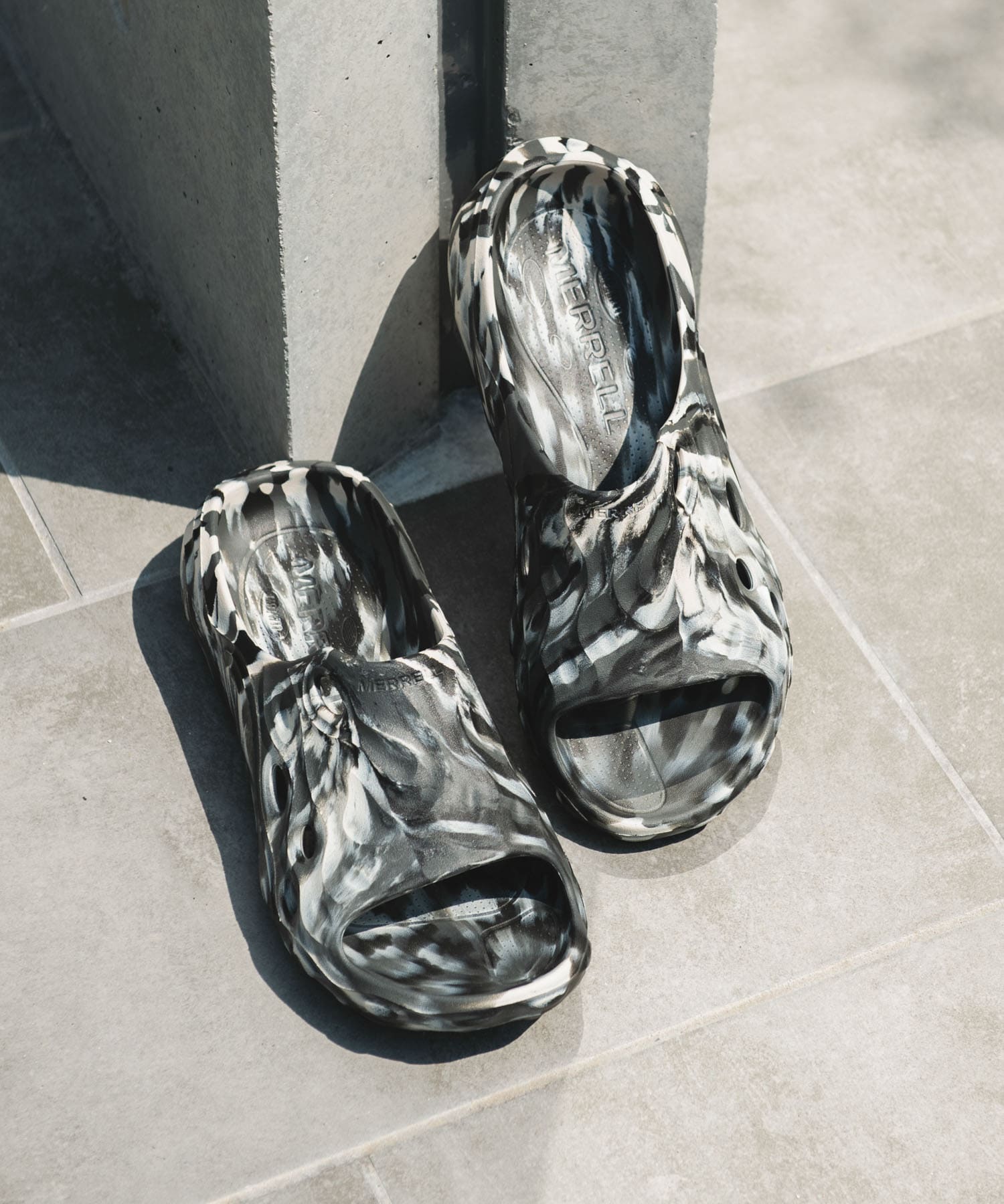 MERRELL　Exclusive HYDRO SLIDE 2 BLK/WHT 25