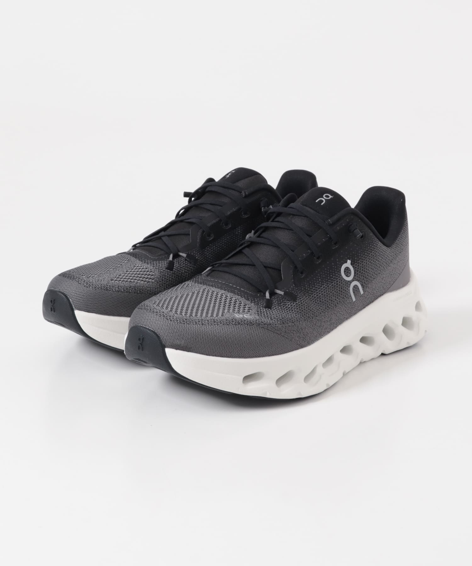 On　Cloudtilt BK/Asphalt 26