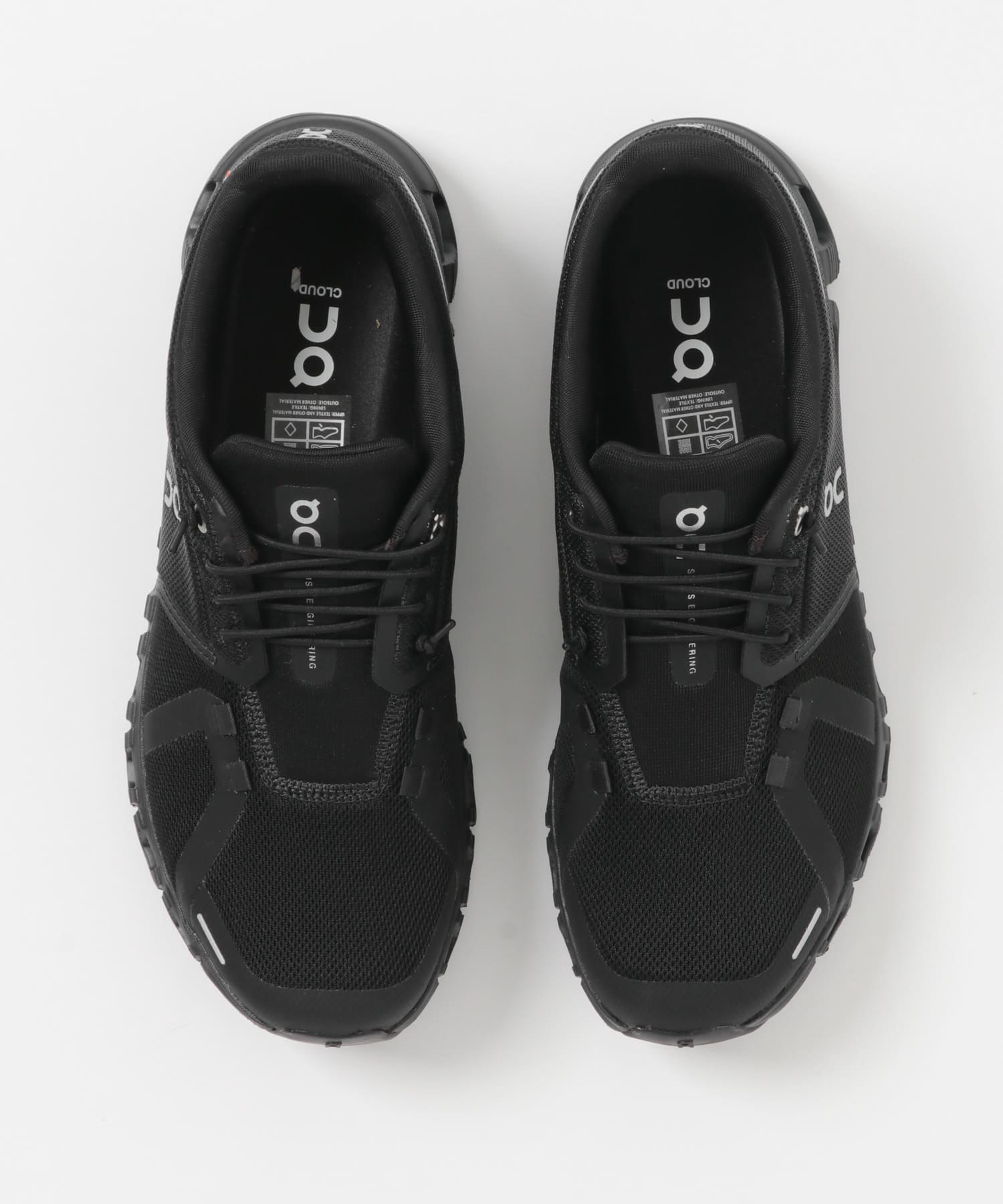 On　Cloud 6 Black 26